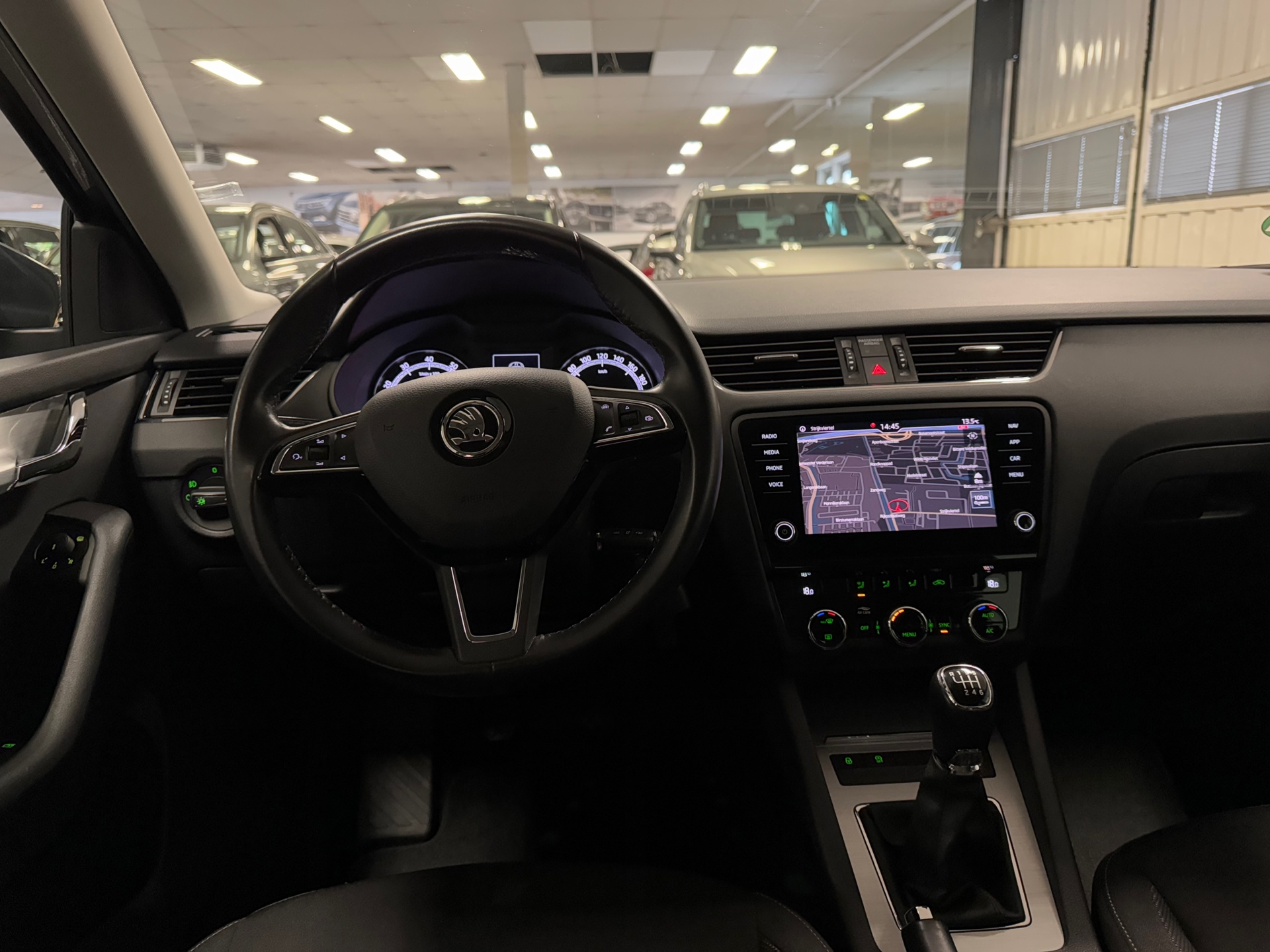 https://www.autokooy.nl//xml/images/44357629-22.JPG
