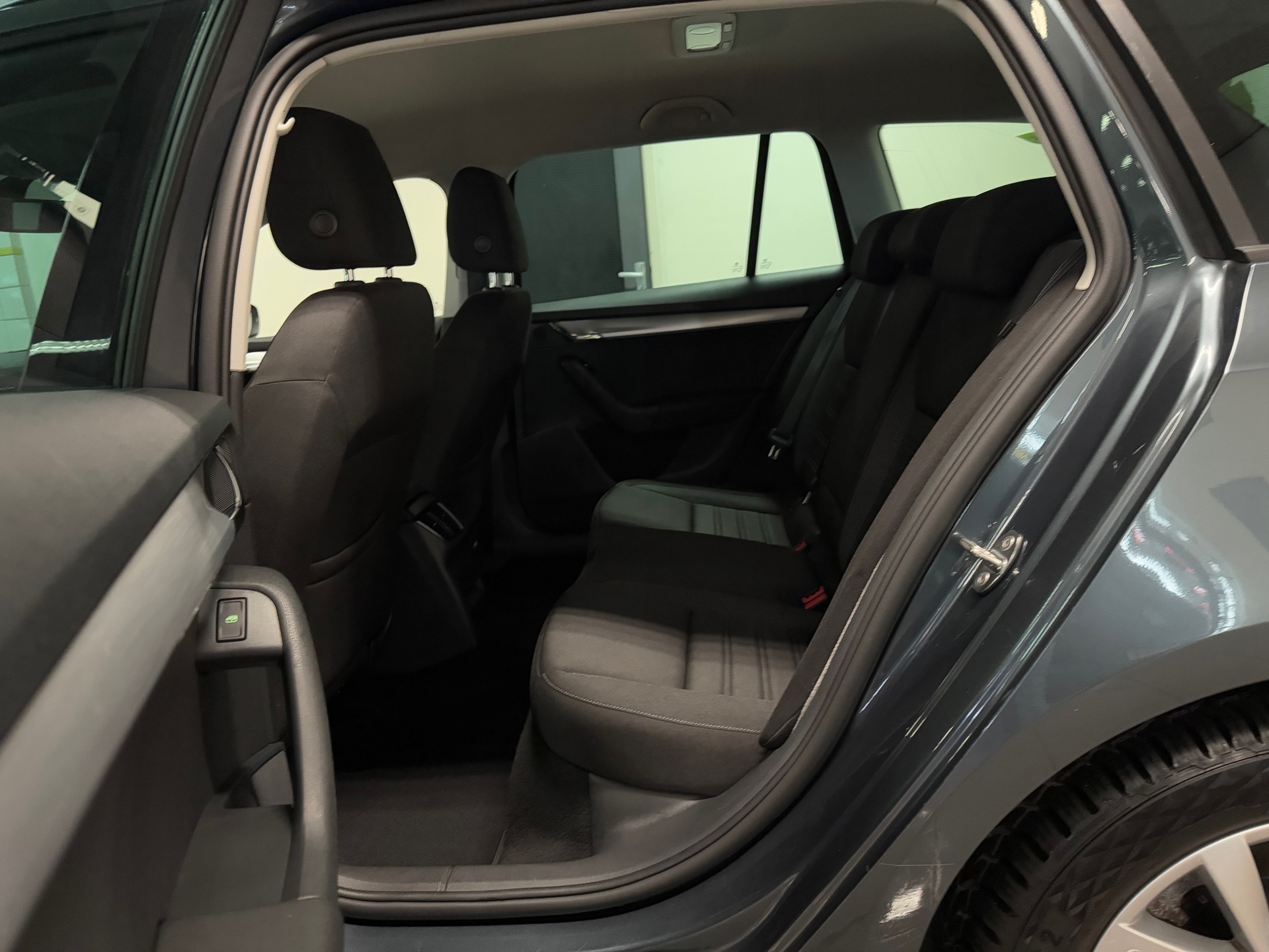 https://www.autokooy.nl//xml/images/44357629-23.JPG