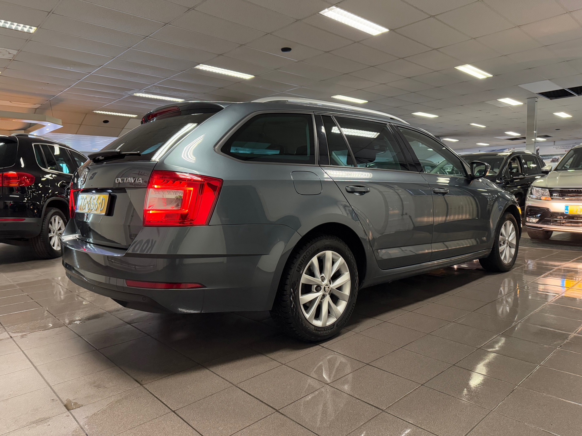 https://www.autokooy.nl//xml/images/44357629-7.JPG
