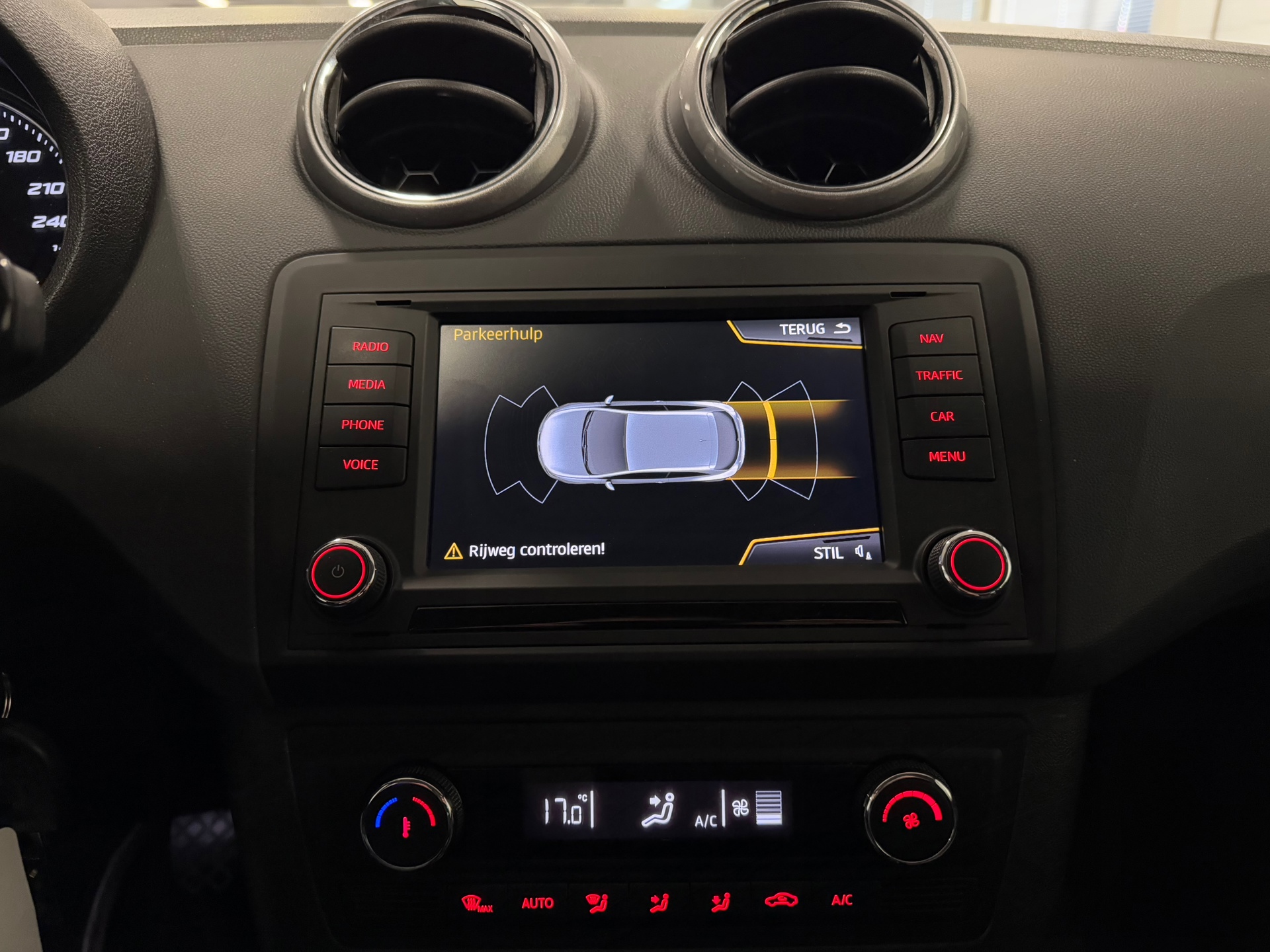 https://www.autokooy.nl//xml/images/44383761-18.JPG