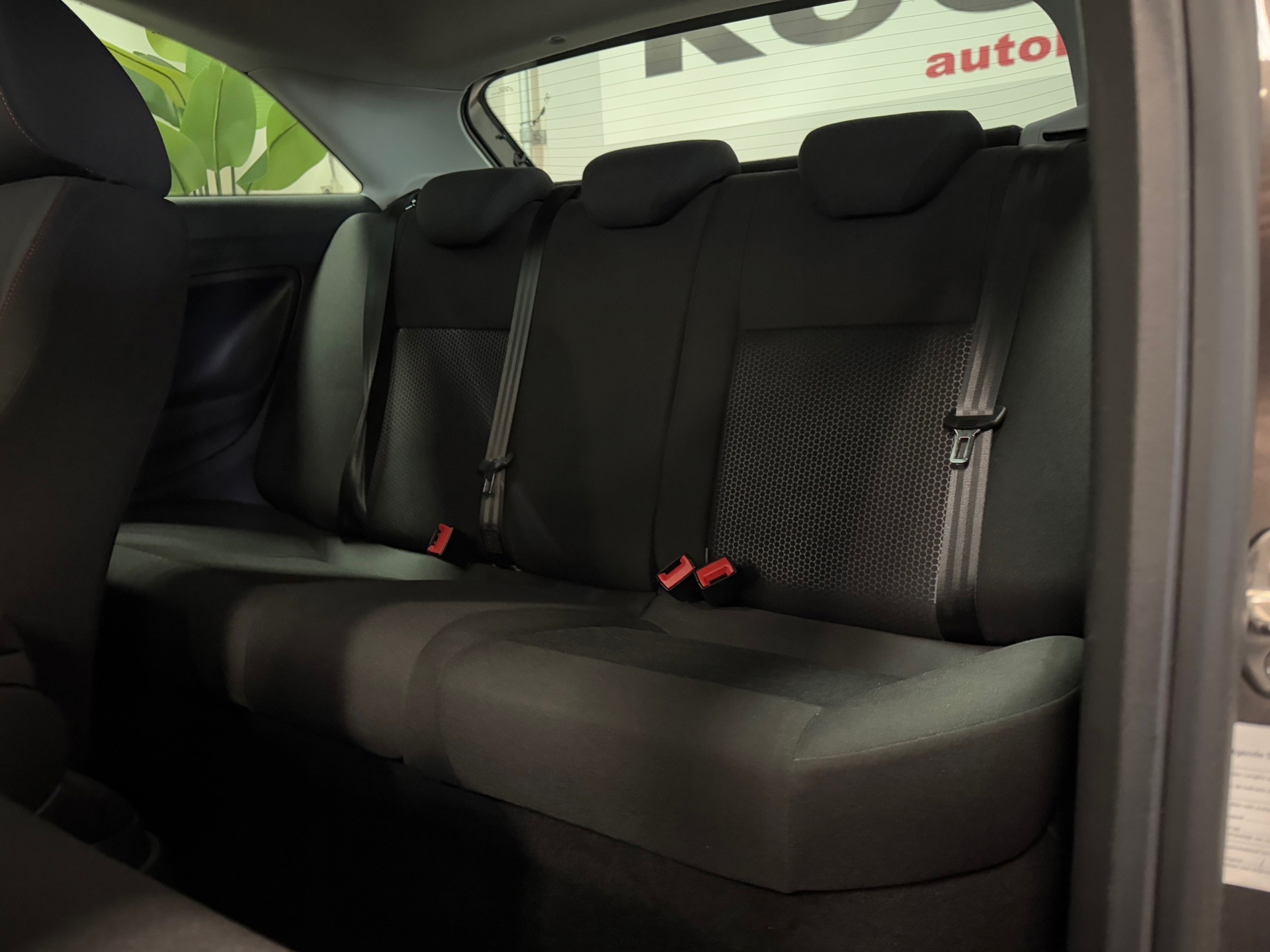 https://www.autokooy.nl//xml/images/44383761-23.JPG