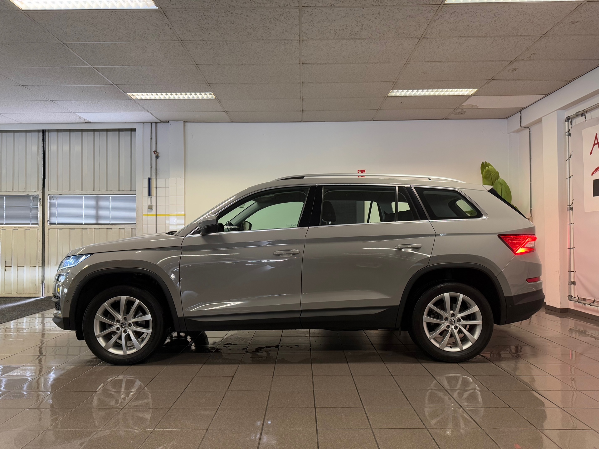 https://www.autokooy.nl//xml/images/44421785-2.JPG