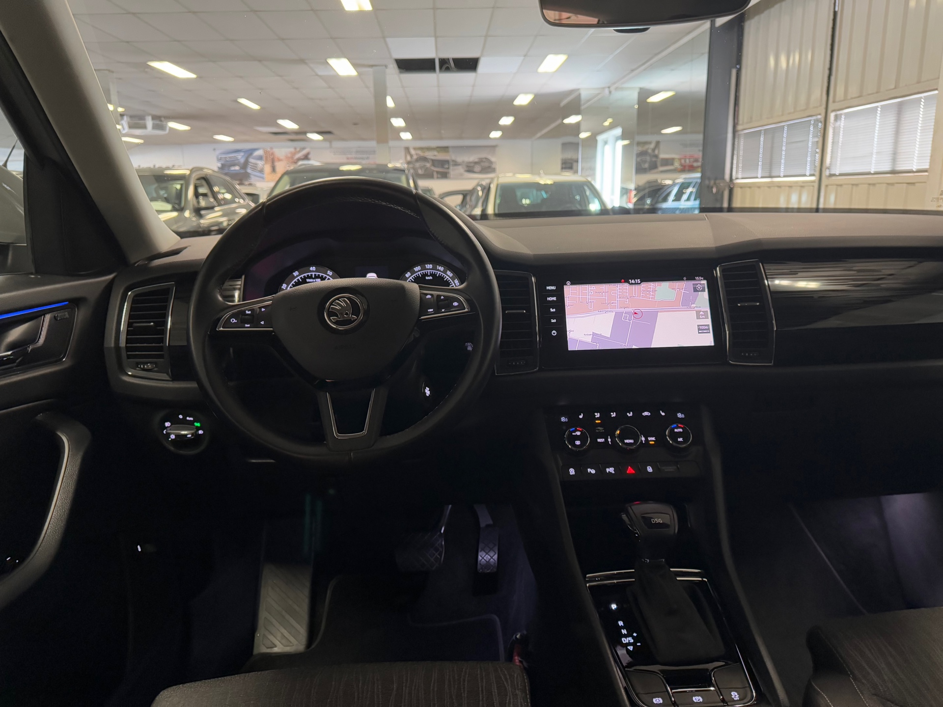 https://www.autokooy.nl//xml/images/44421785-22.JPG