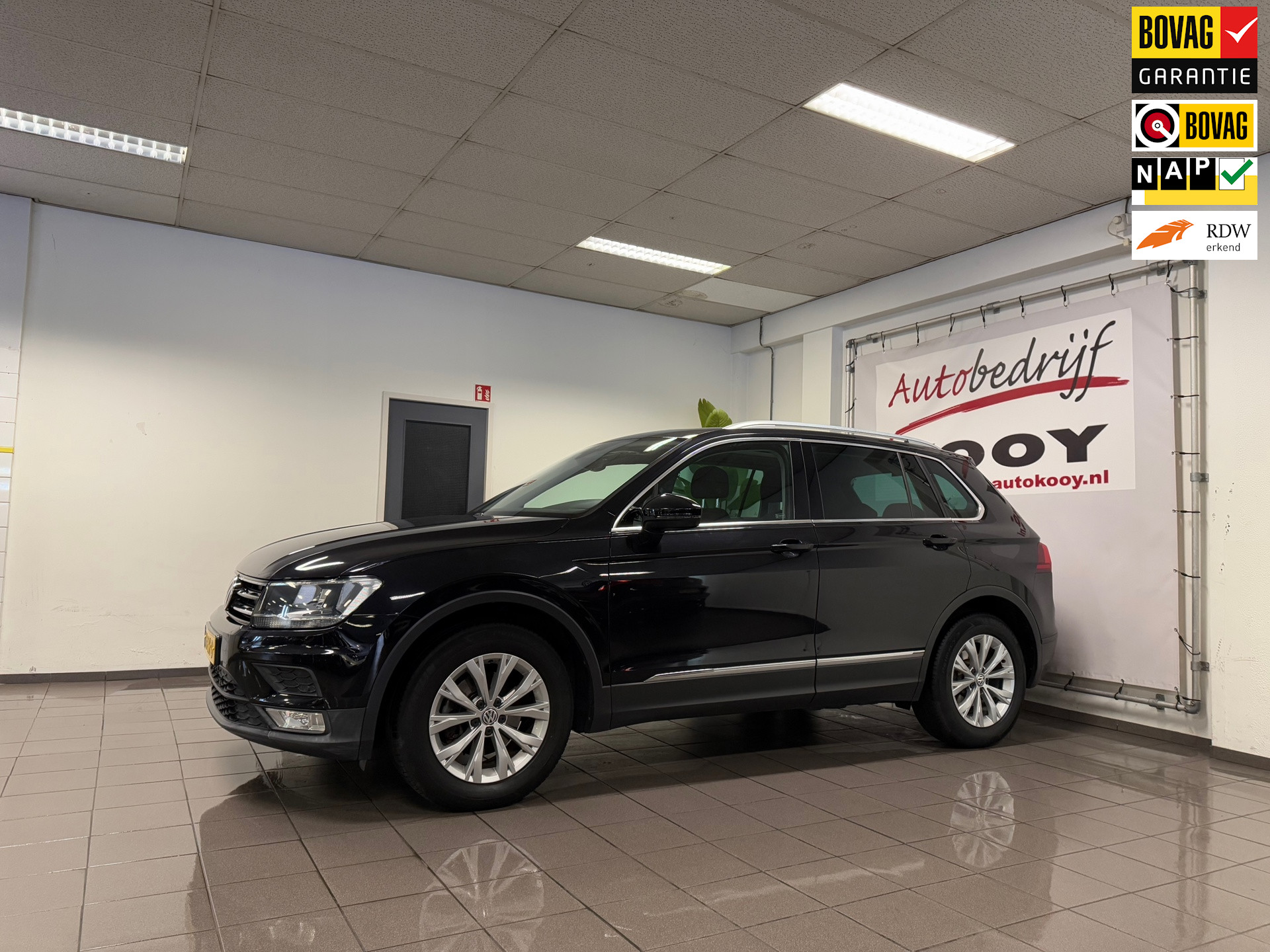 Volkswagen Tiguan 1.4 TSI ACT Connected Series * Automaat / Panoramadak / Navigatie / NL Auto *