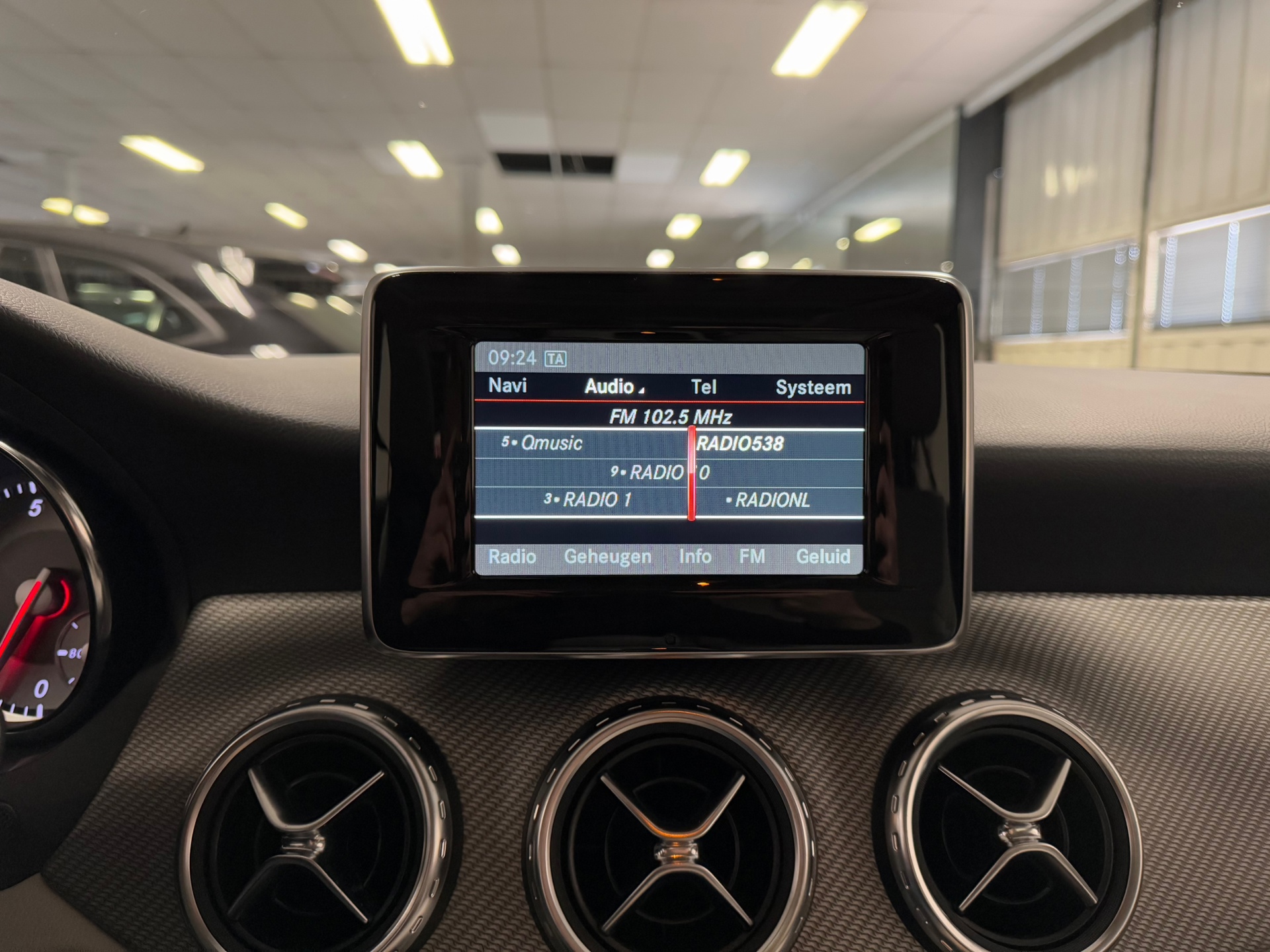 https://www.autokooy.nl//xml/images/44441096-16.JPG