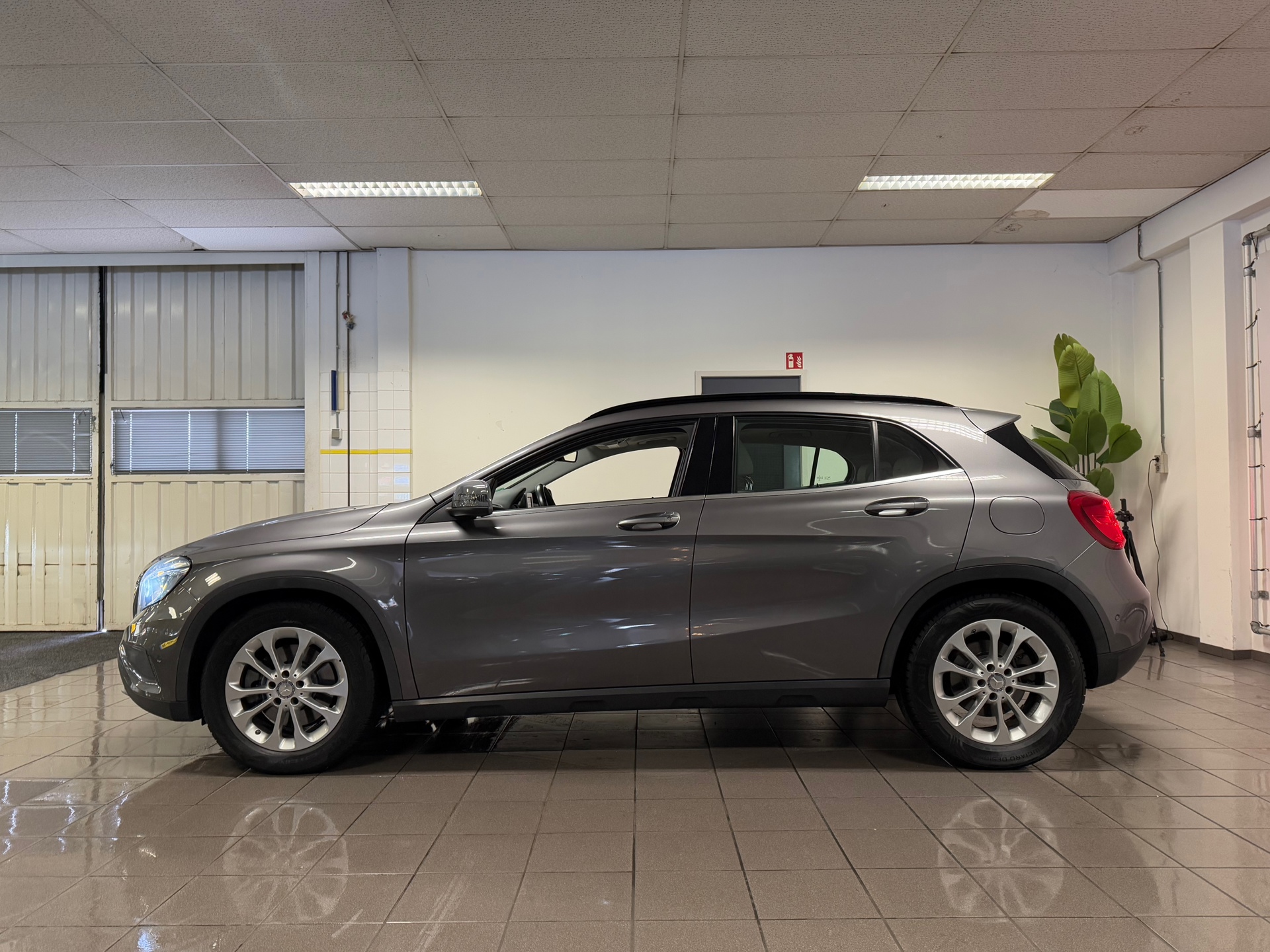 https://www.autokooy.nl//xml/images/44441096-2.JPG