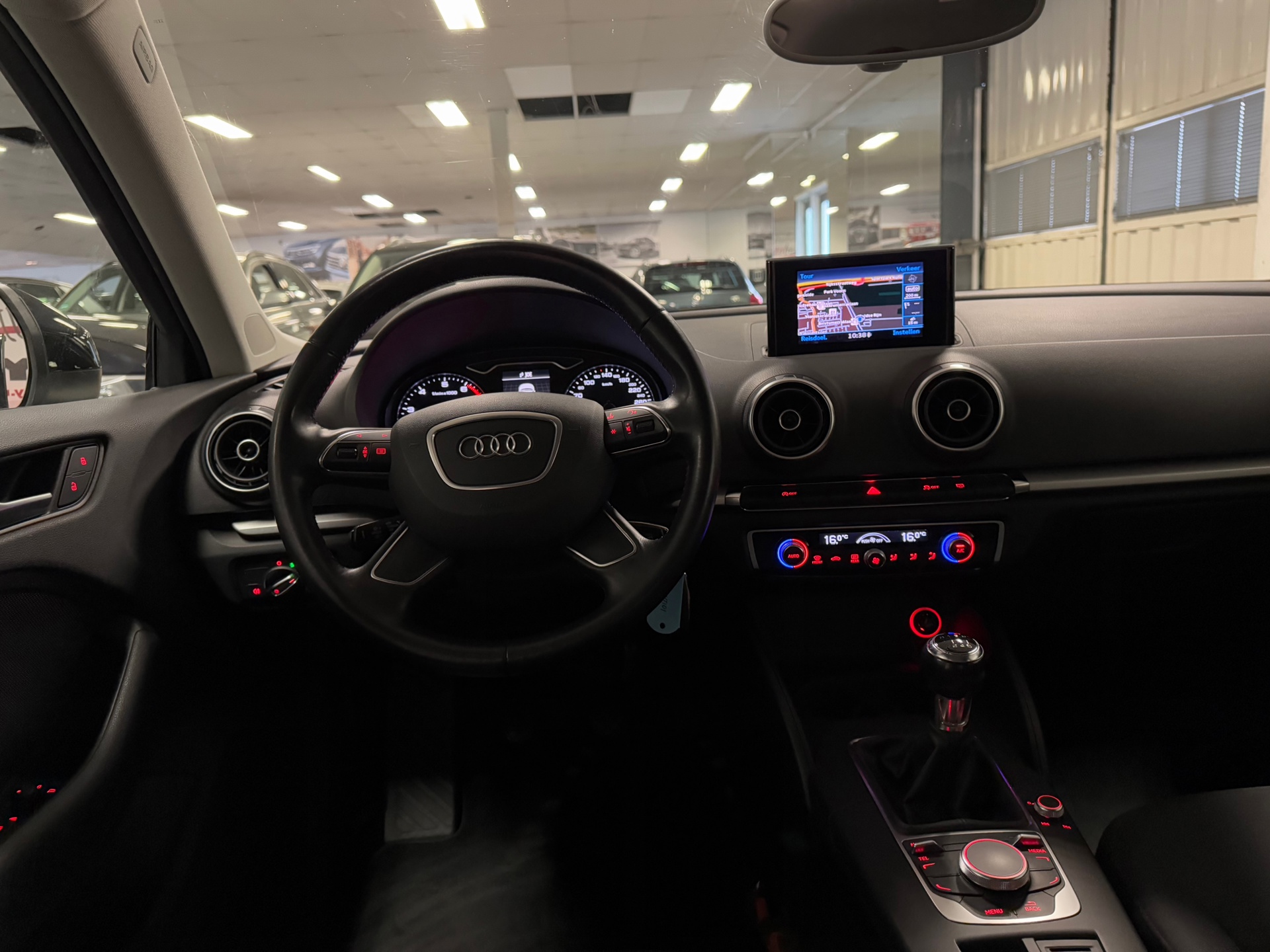 https://www.autokooy.nl//xml/images/44463921-22.JPG