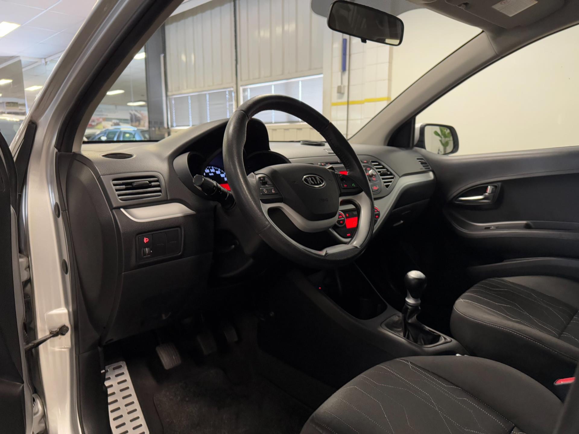 https://www.autokooy.nl//xml/images/44637235-12.JPG
