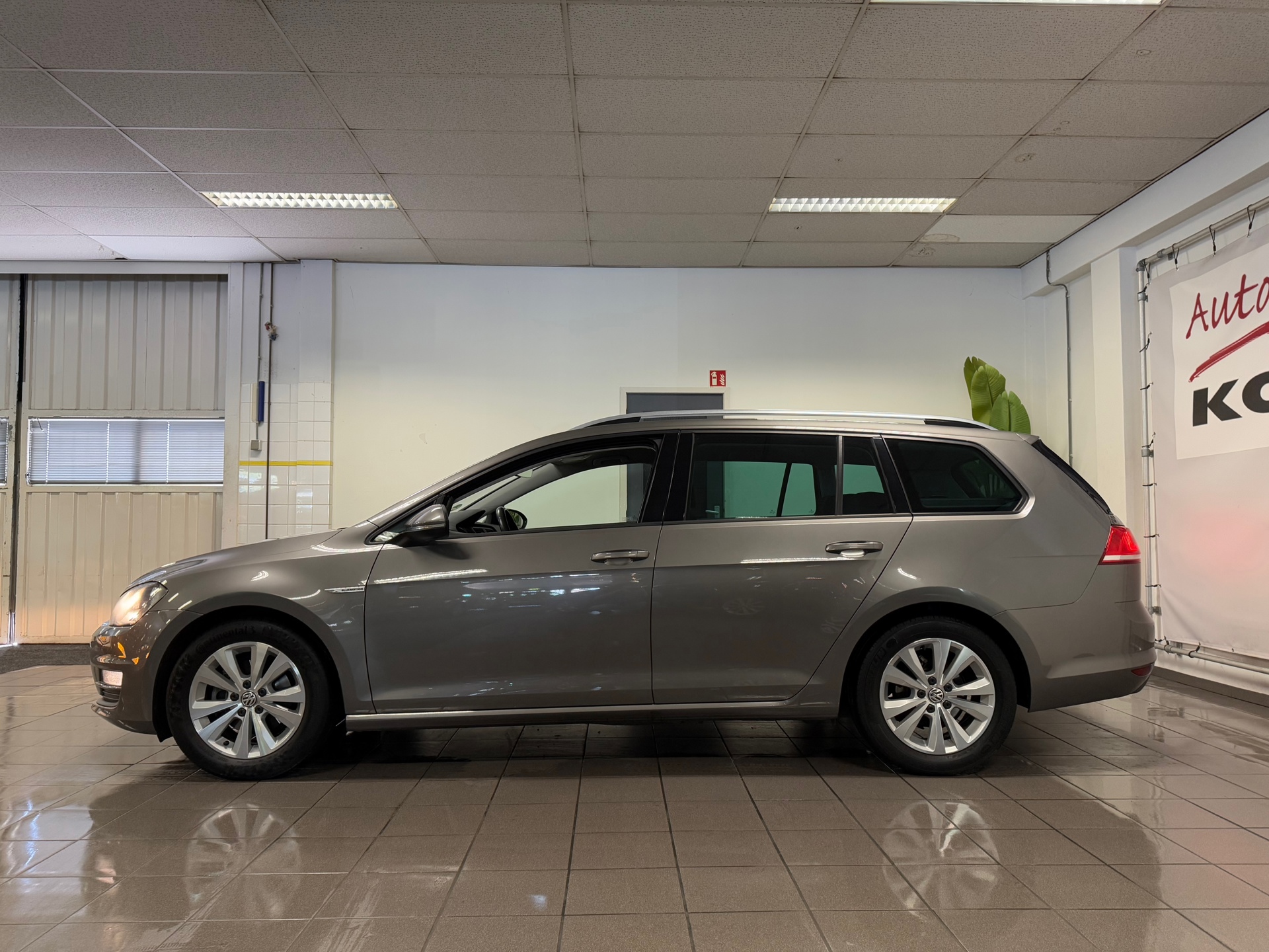 https://www.autokooy.nl//xml/images/44660234-2.JPG