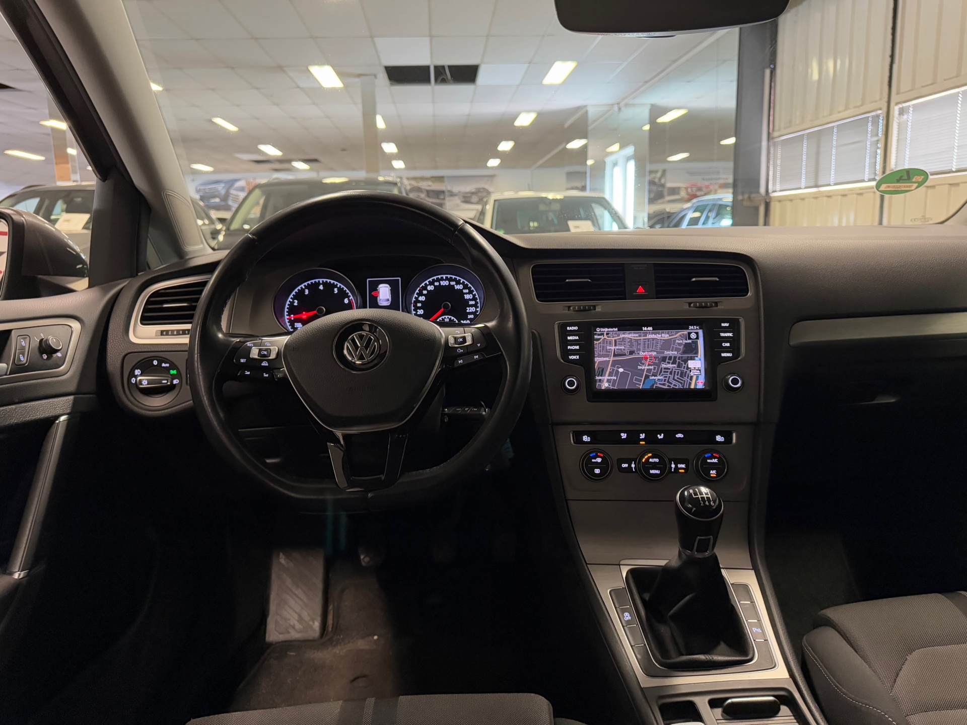 https://www.autokooy.nl//xml/images/44660234-22.JPG