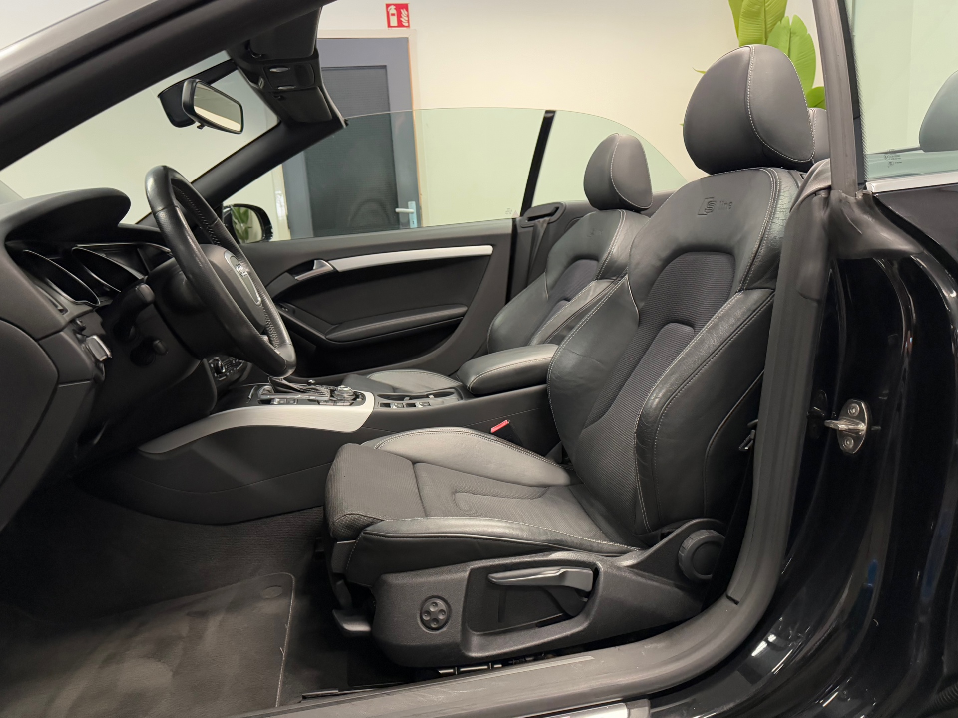 https://www.autokooy.nl//xml/images/44660319-13.JPG
