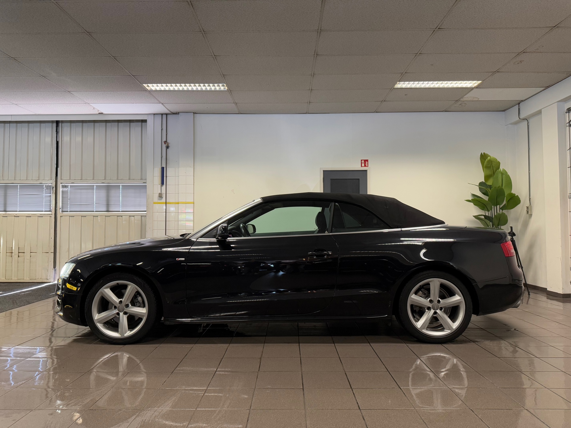 https://www.autokooy.nl//xml/images/44660319-2.JPG