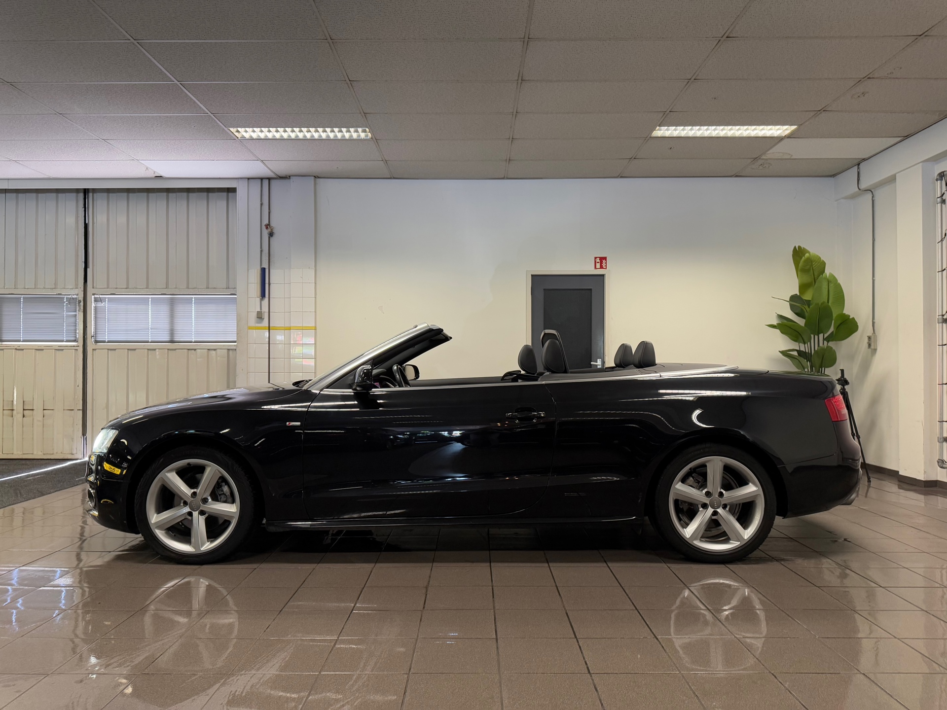 https://www.autokooy.nl//xml/images/44660319-3.JPG