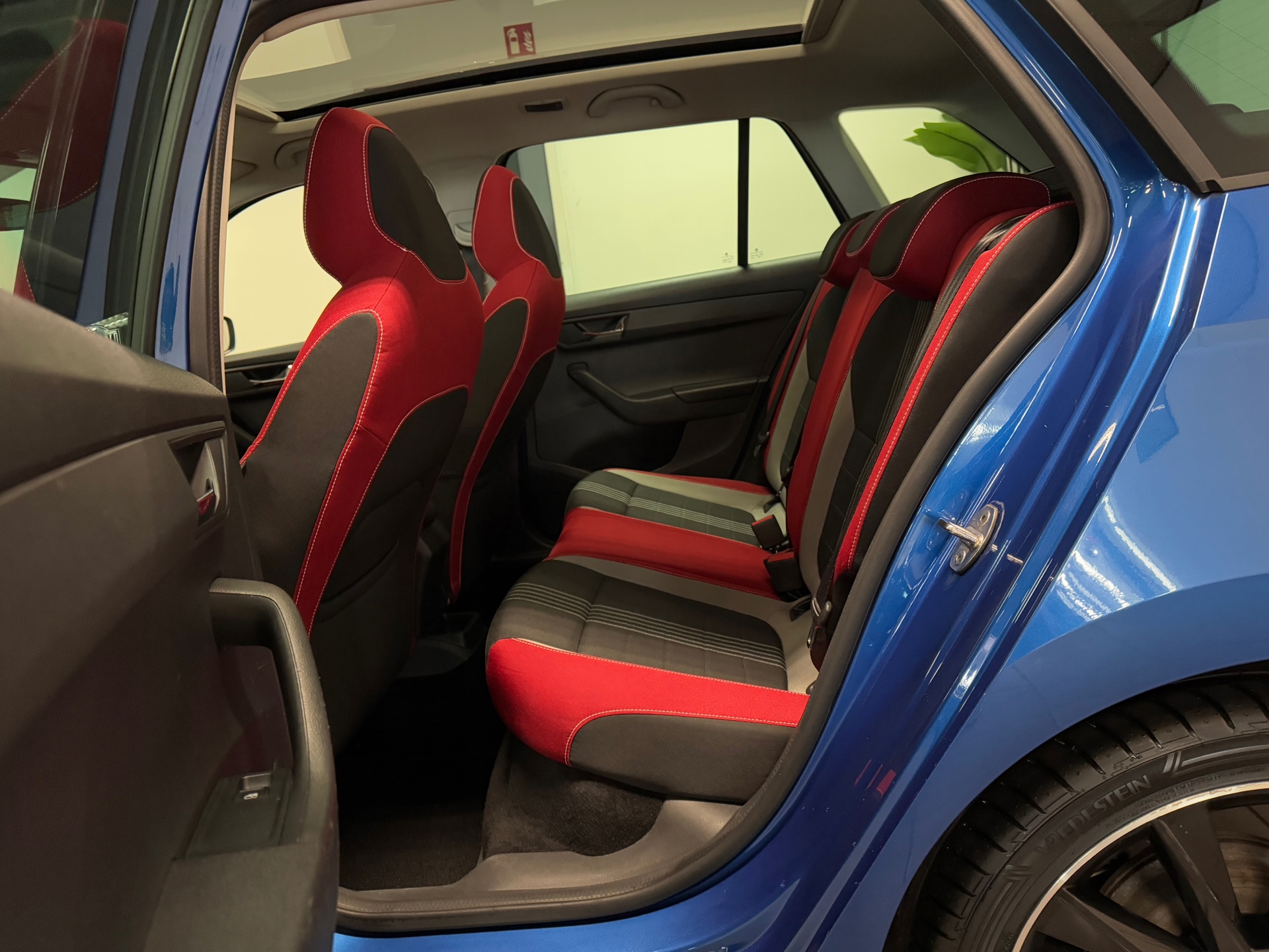 https://www.autokooy.nl//xml/images/44735028-21.JPG