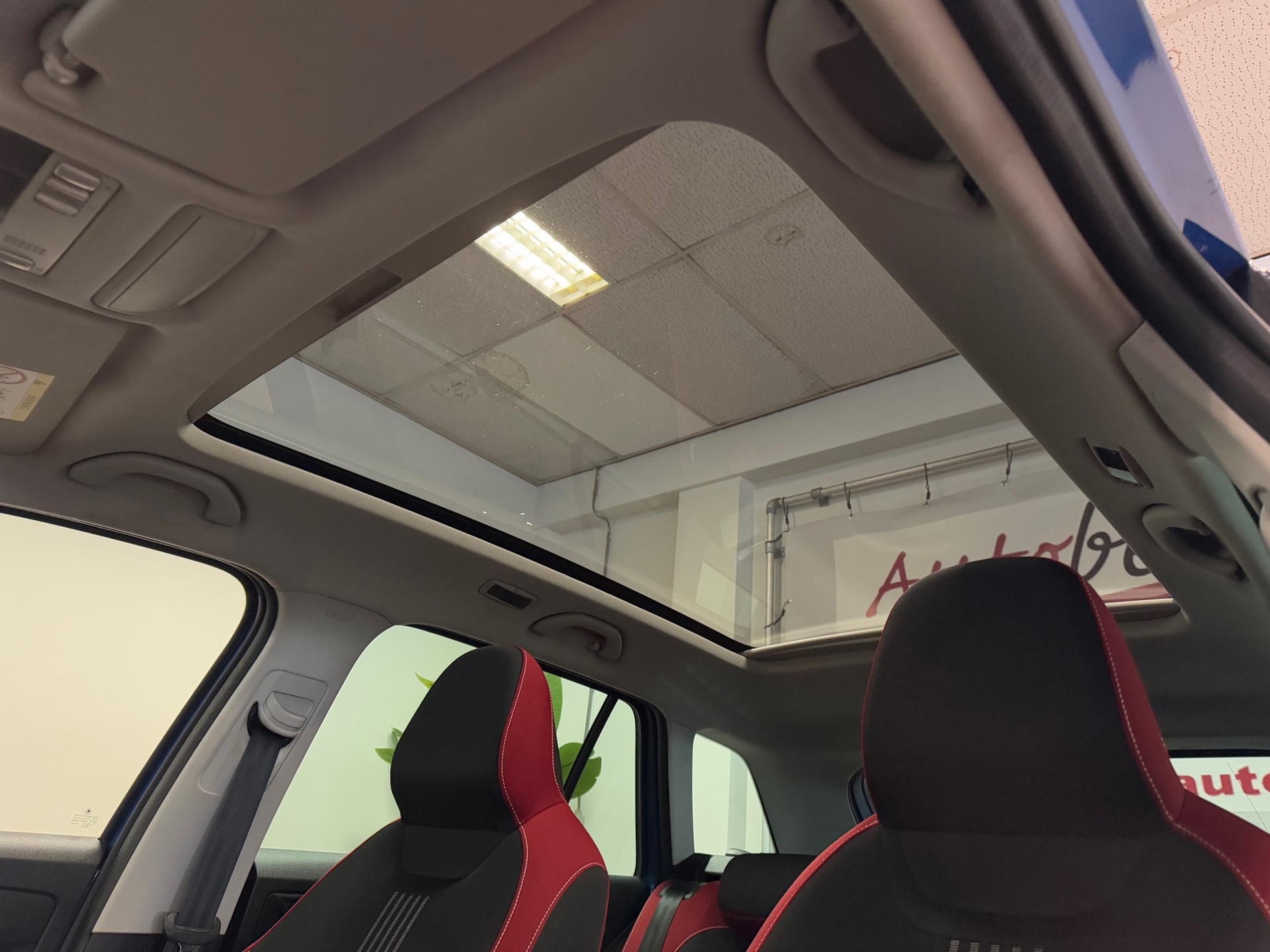 https://www.autokooy.nl//xml/images/44735028-22.JPG
