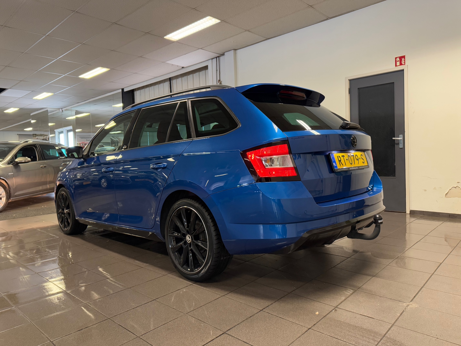 https://www.autokooy.nl//xml/images/44735028-3.JPG