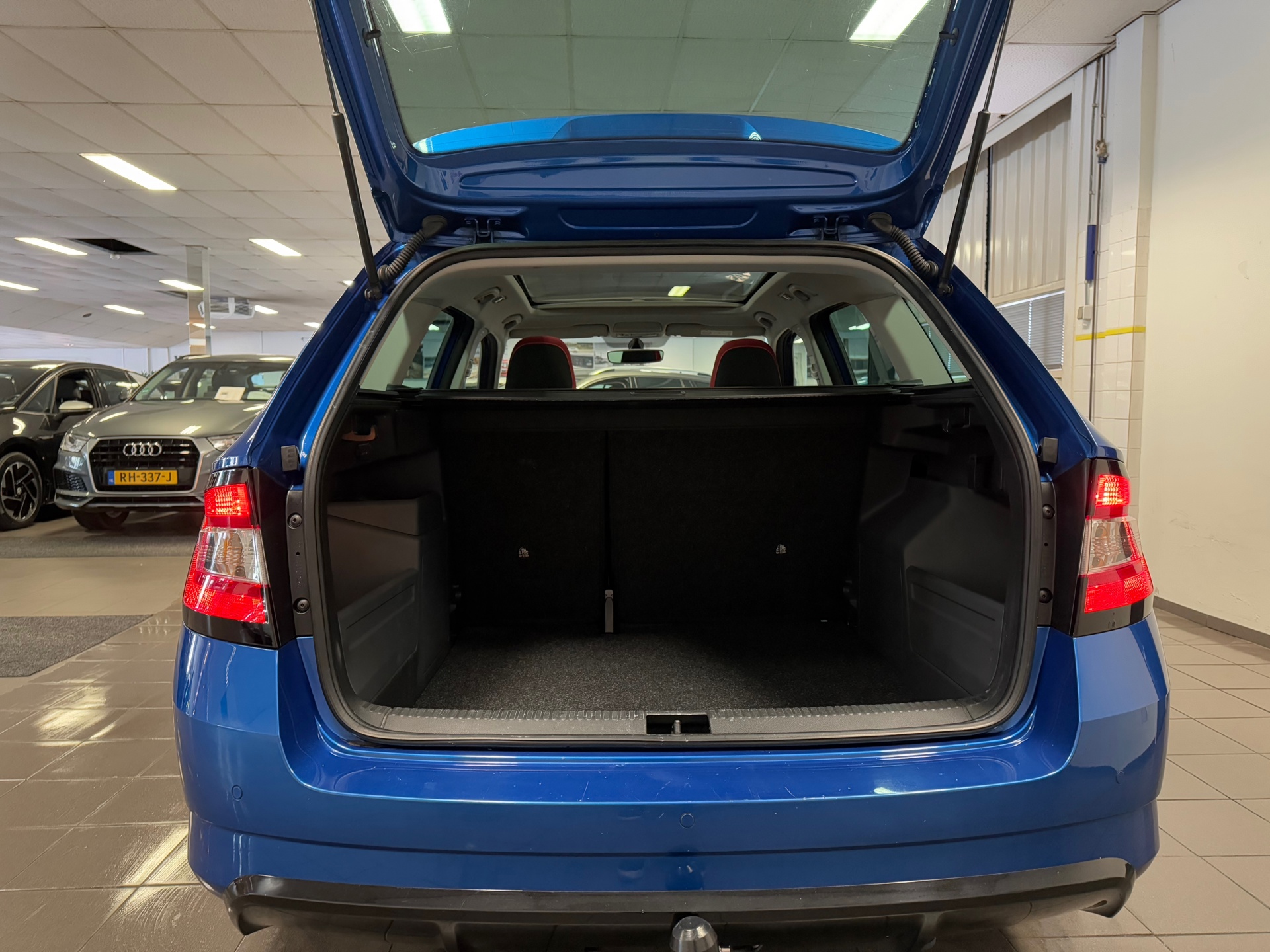 https://www.autokooy.nl//xml/images/44735028-5.JPG