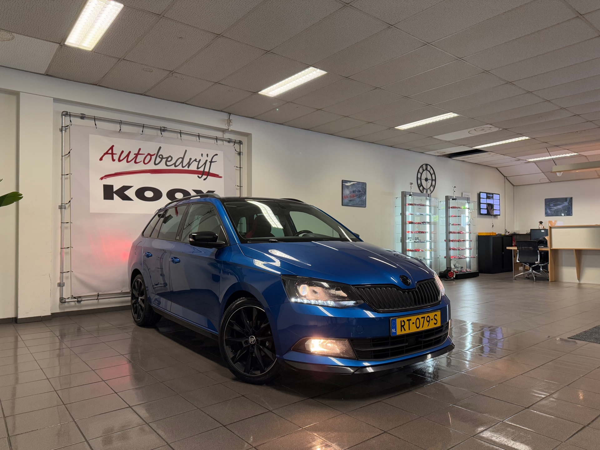 https://www.autokooy.nl//xml/images/44735028-7.JPG