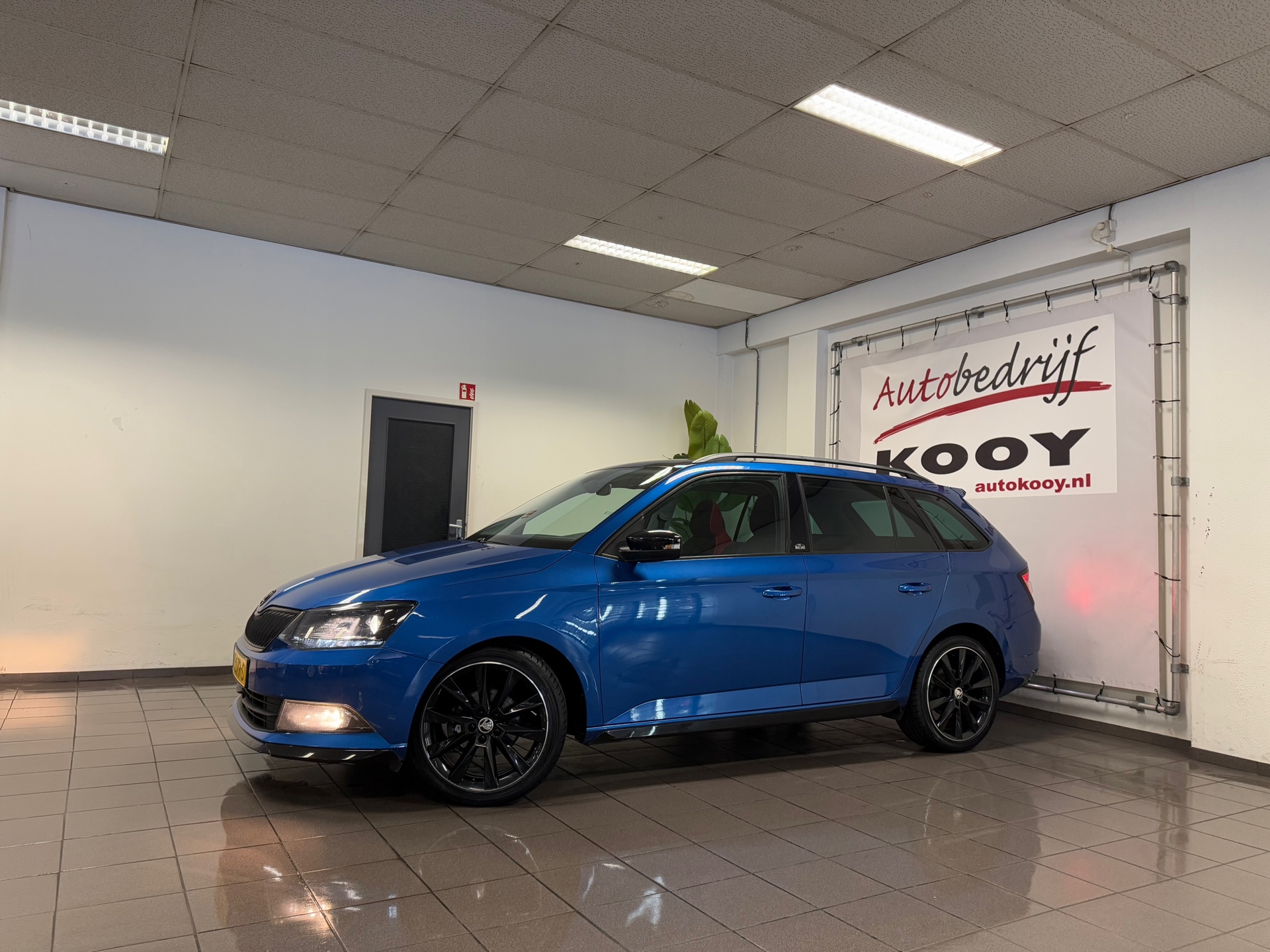 https://www.autokooy.nl//xml/images/44735028-9.JPG