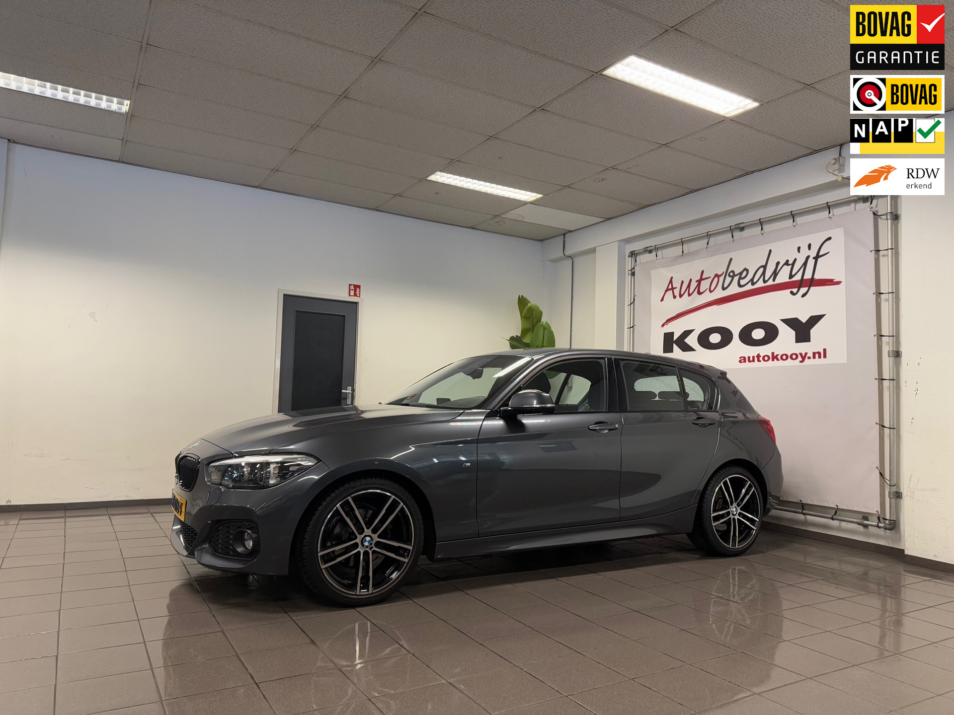 BMW 1-serie 118i Edition M Sport Shadow High Executive * Automaat / Navigatie / Leder / NL Auto *