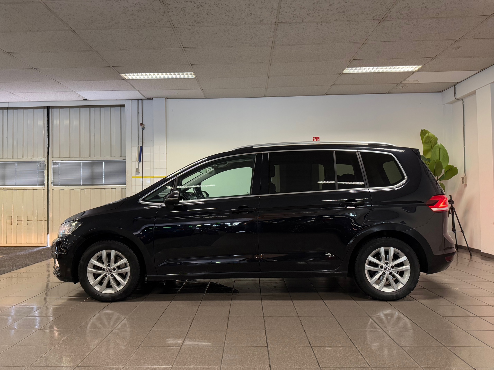 https://www.autokooy.nl//xml/images/44759774-2.JPG