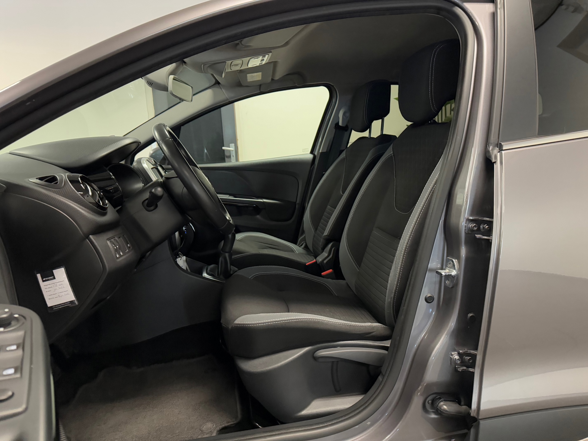 https://www.autokooy.nl//xml/images/44792788-10.JPG