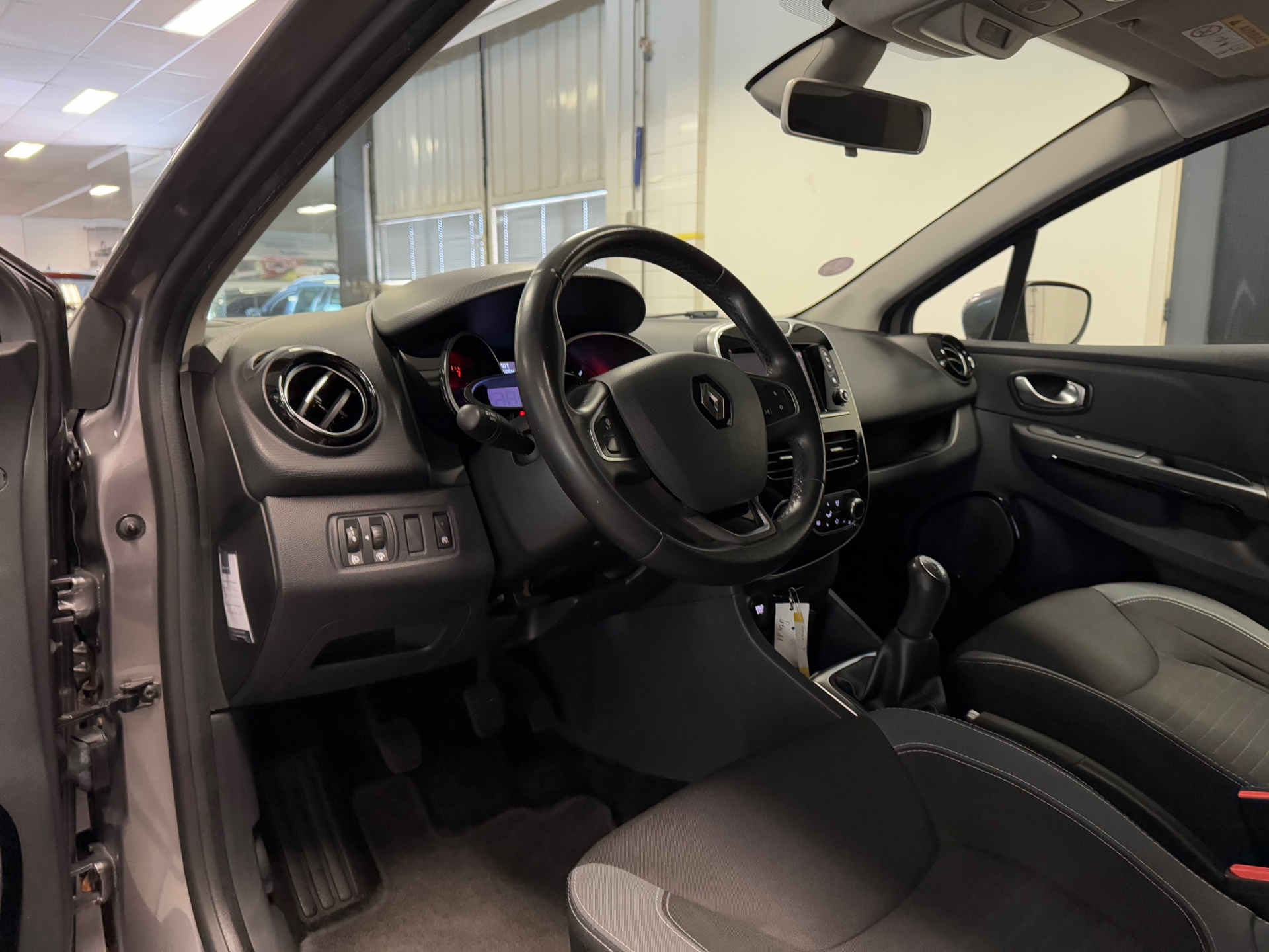 https://www.autokooy.nl//xml/images/44792788-11.JPG