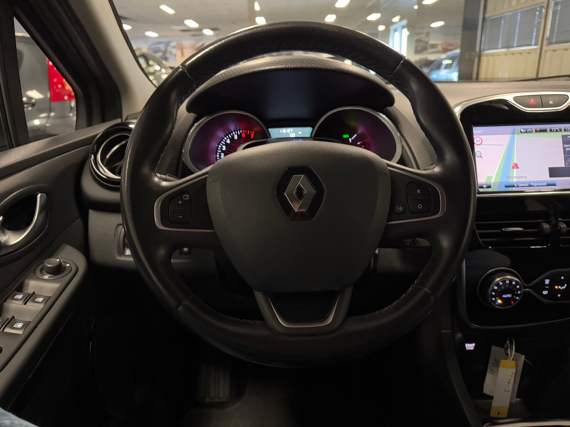 https://www.autokooy.nl//xml/images/44792788-13.JPG