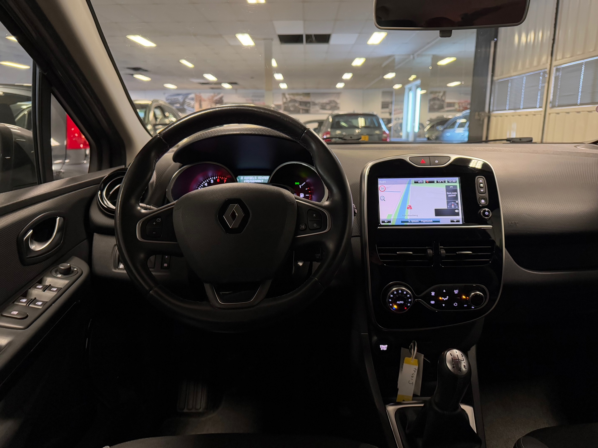 https://www.autokooy.nl//xml/images/44792788-22.JPG
