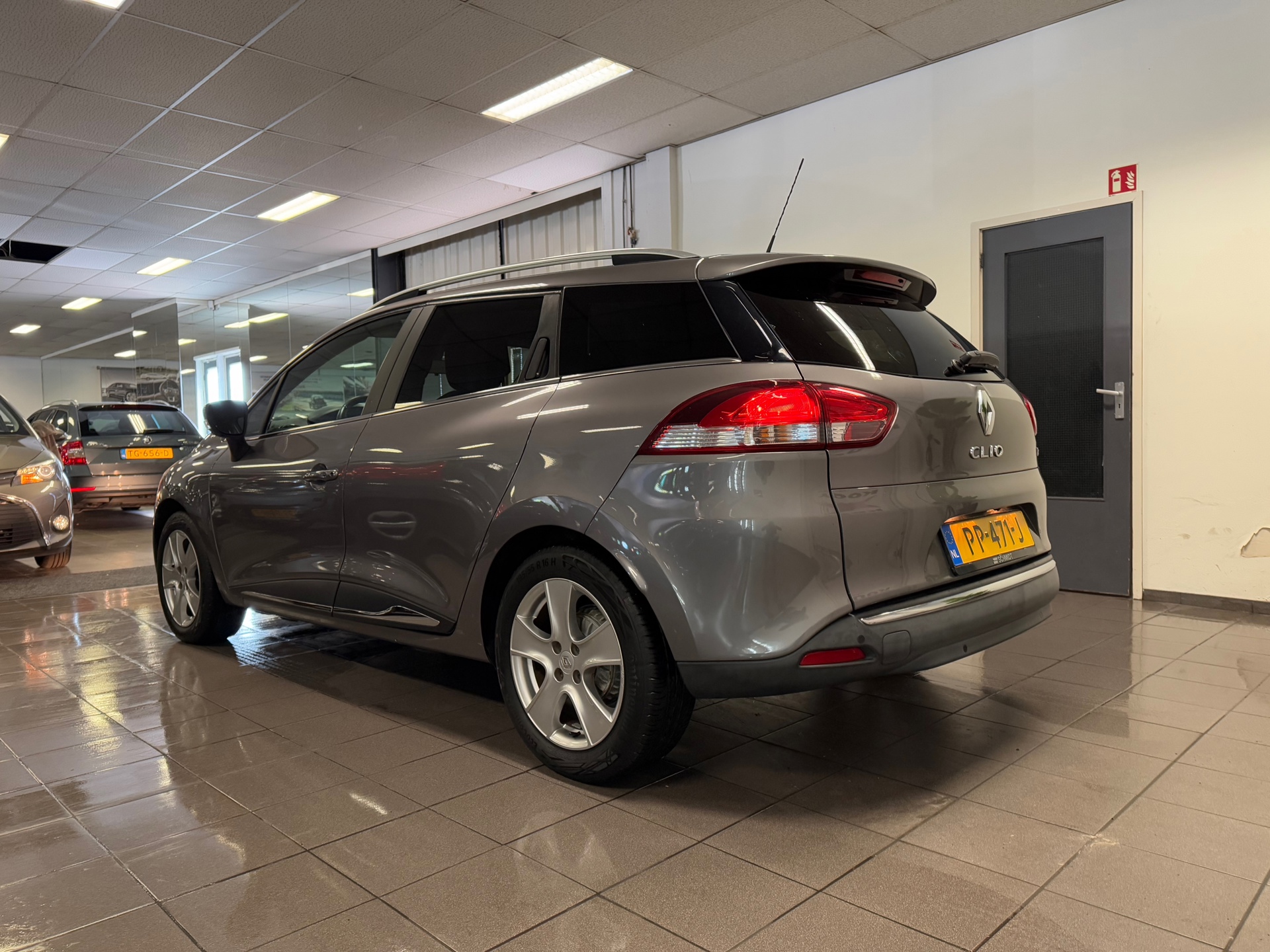 https://www.autokooy.nl//xml/images/44792788-3.JPG