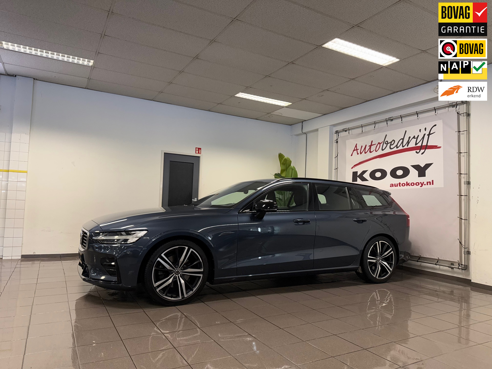 Volvo V60 2.0 T4 R-Design * Panoramadak / Leder / Camera / Stoel-Stuurverwarming / NL Auto *
