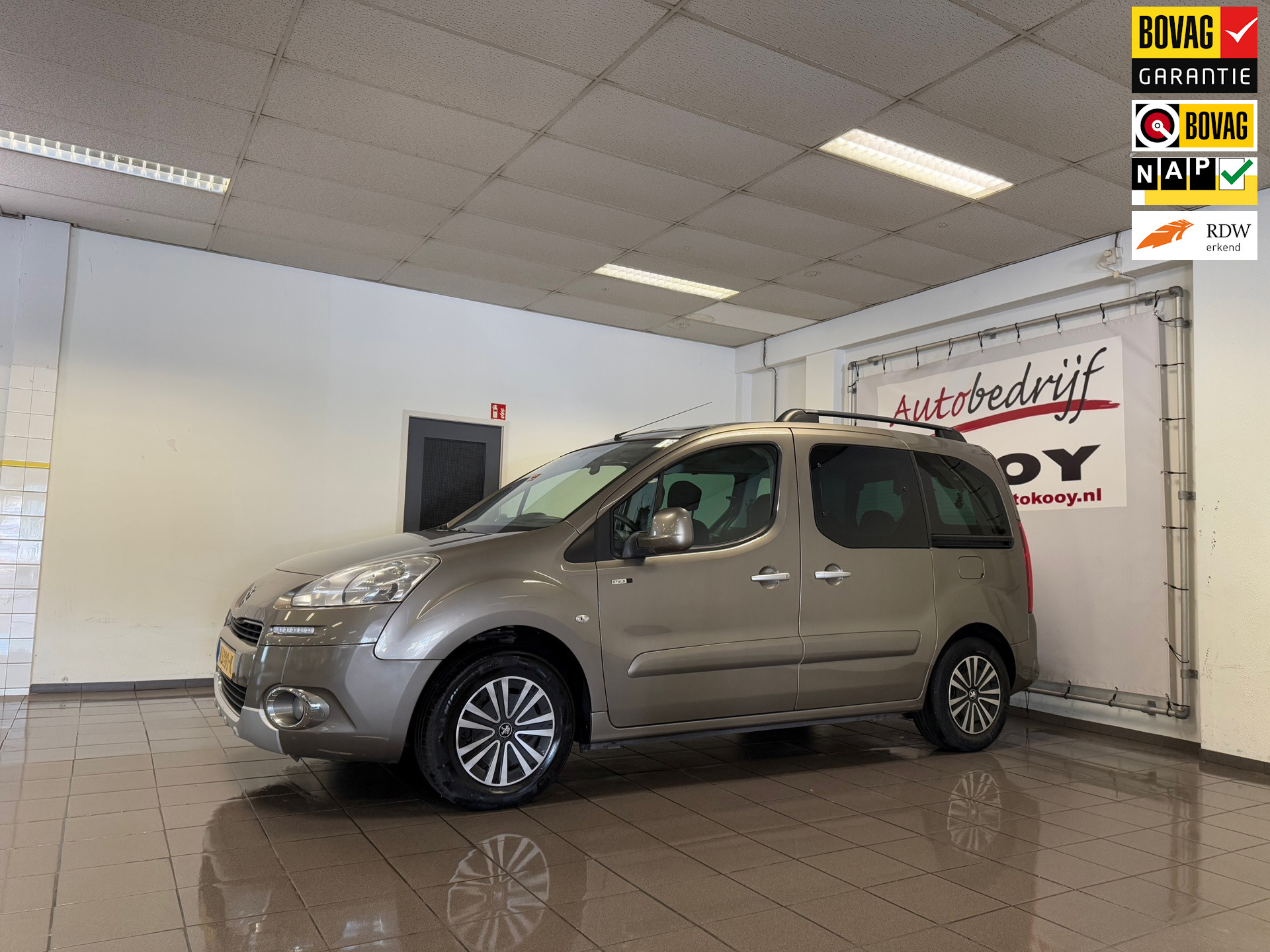 Peugeot Partner Tepee 1.6 VTi Access * Trekhaak / Panoramadak / Airco / Dakrails *
