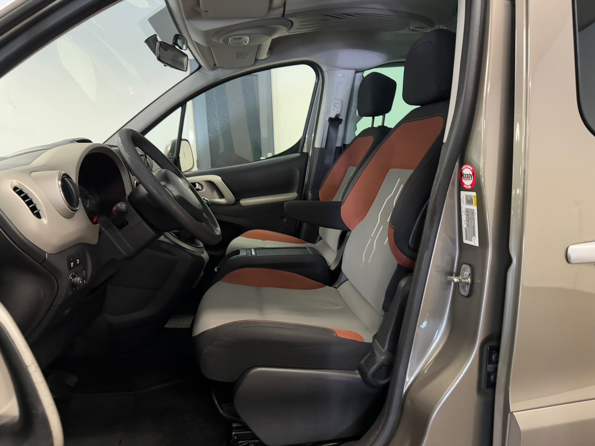 https://www.autokooy.nl//xml/images/44972897-10.JPG