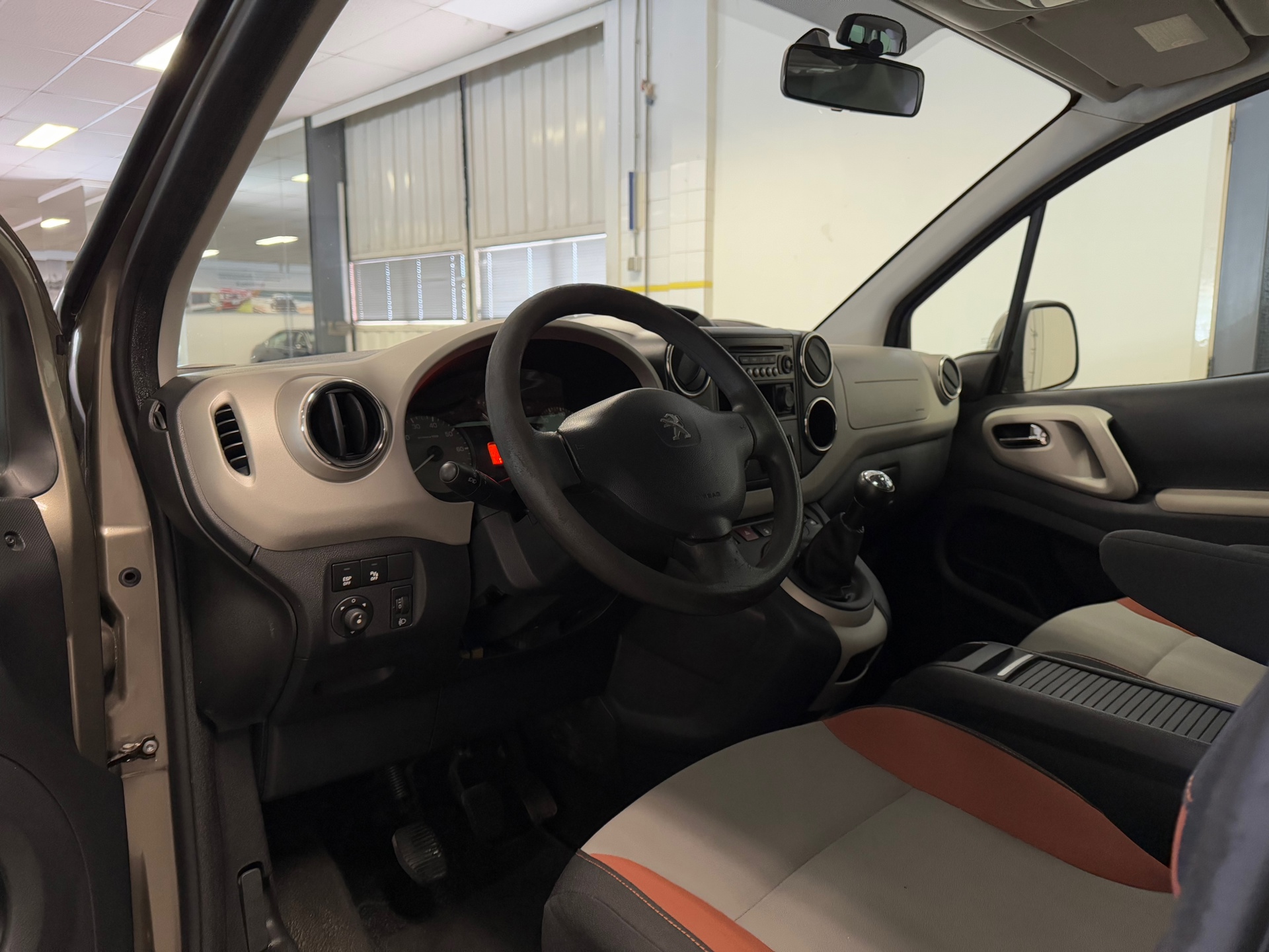 https://www.autokooy.nl//xml/images/44972897-11.JPG