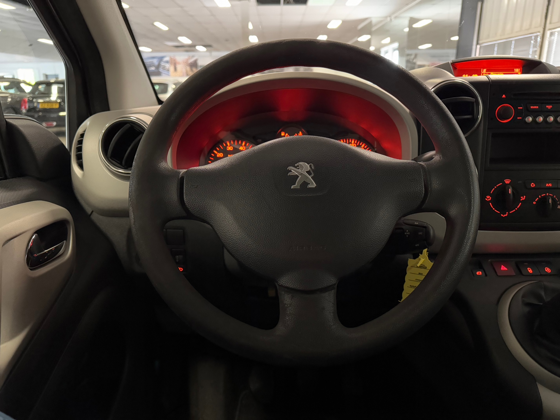 https://www.autokooy.nl//xml/images/44972897-12.JPG