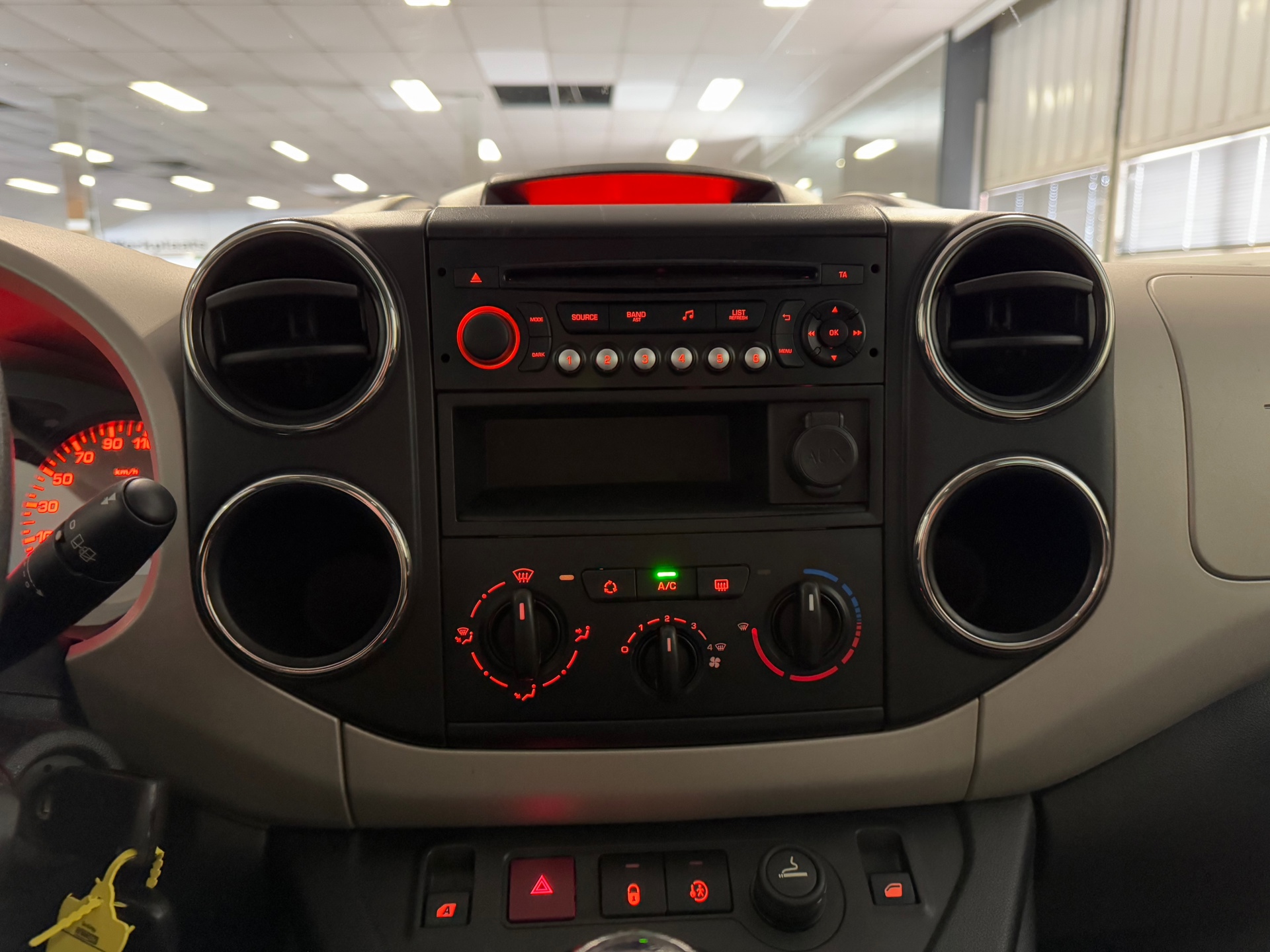 https://www.autokooy.nl//xml/images/44972897-17.JPG