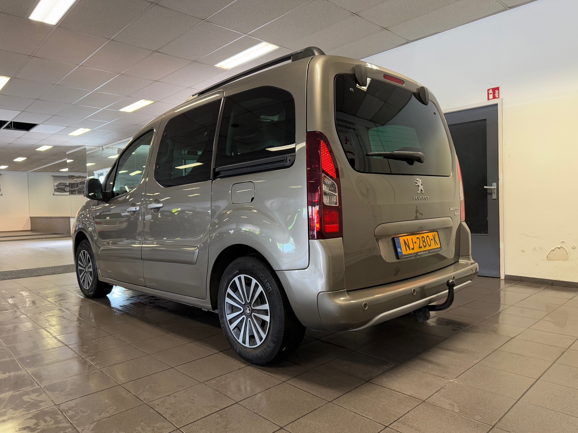 https://www.autokooy.nl//xml/images/44972897-3.JPG