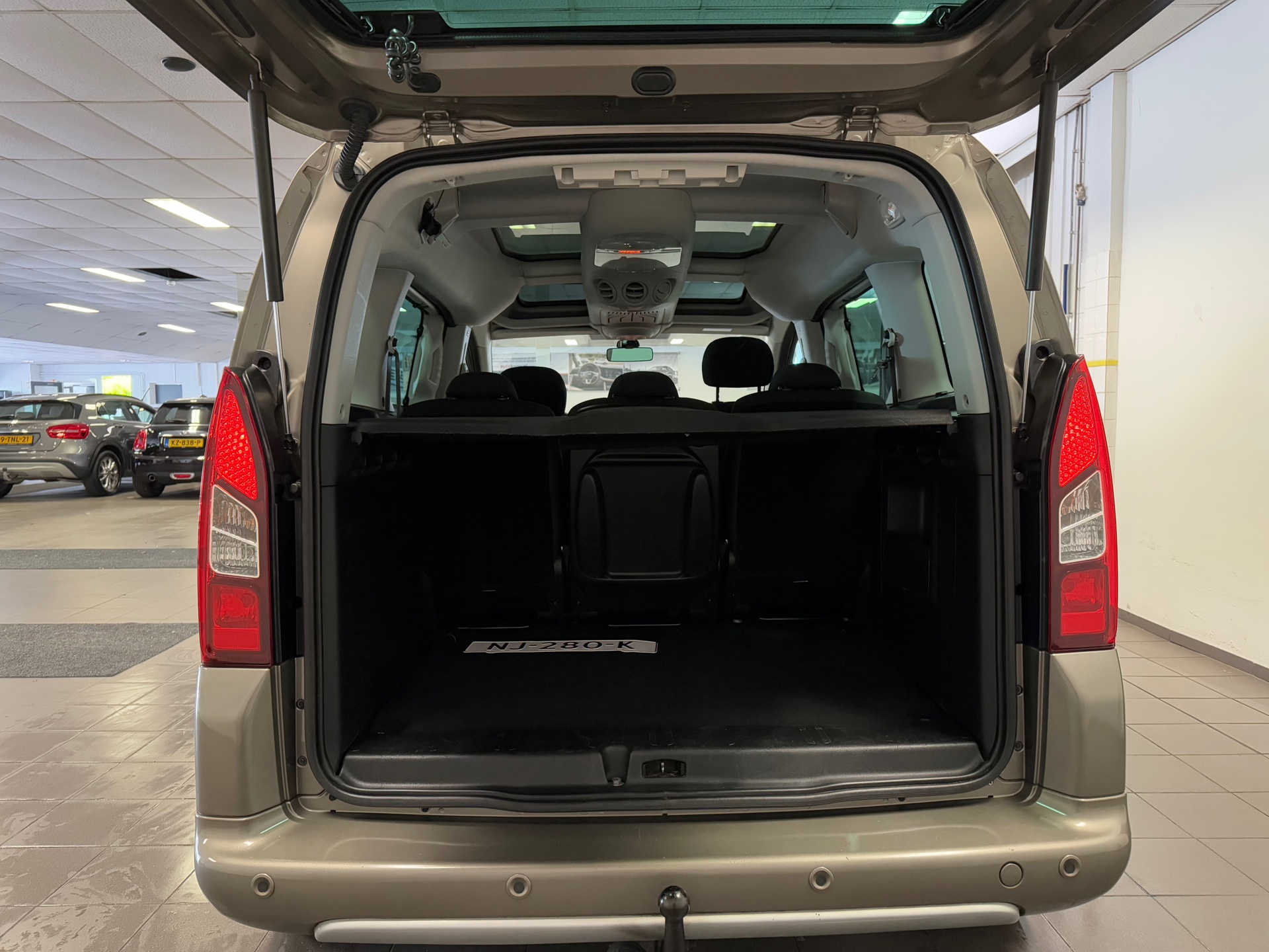https://www.autokooy.nl//xml/images/44972897-5.JPG