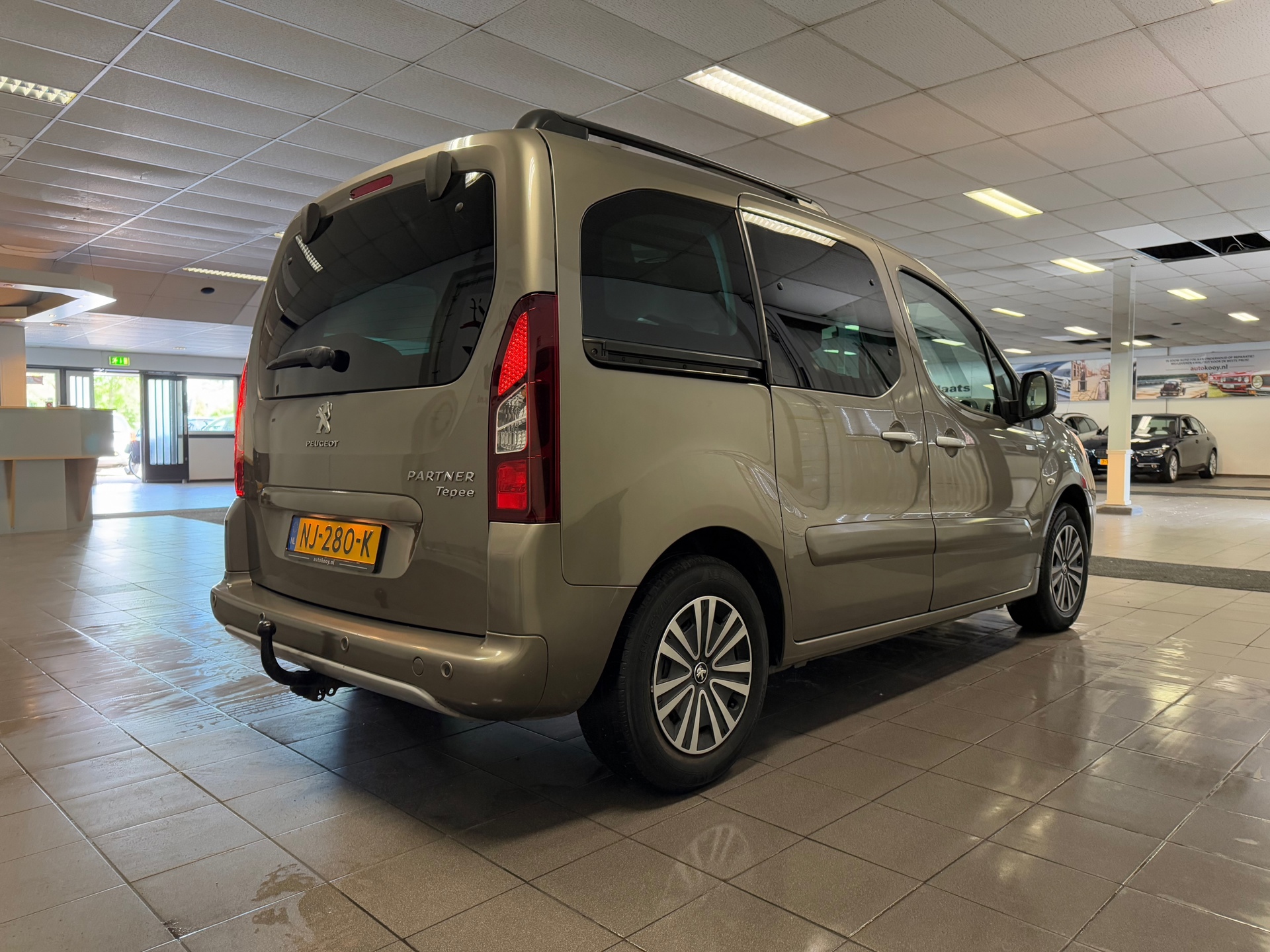 https://www.autokooy.nl//xml/images/44972897-6.JPG