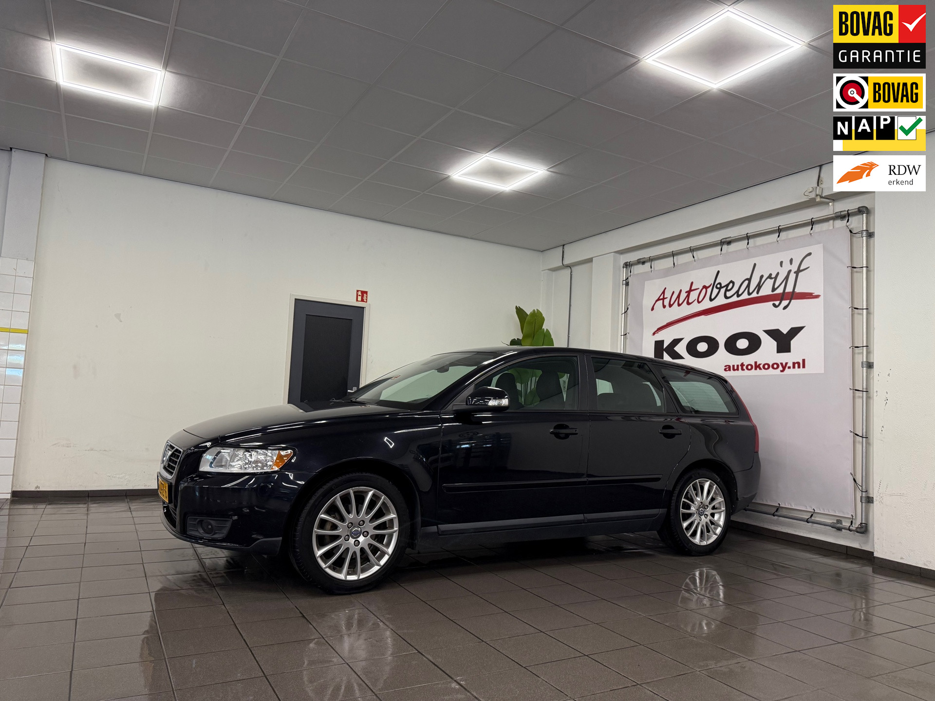 Volvo V50 2.0 Sport * Navigatie / Airco-ecc / Cruise control / LM Velgen / NL Auto *
