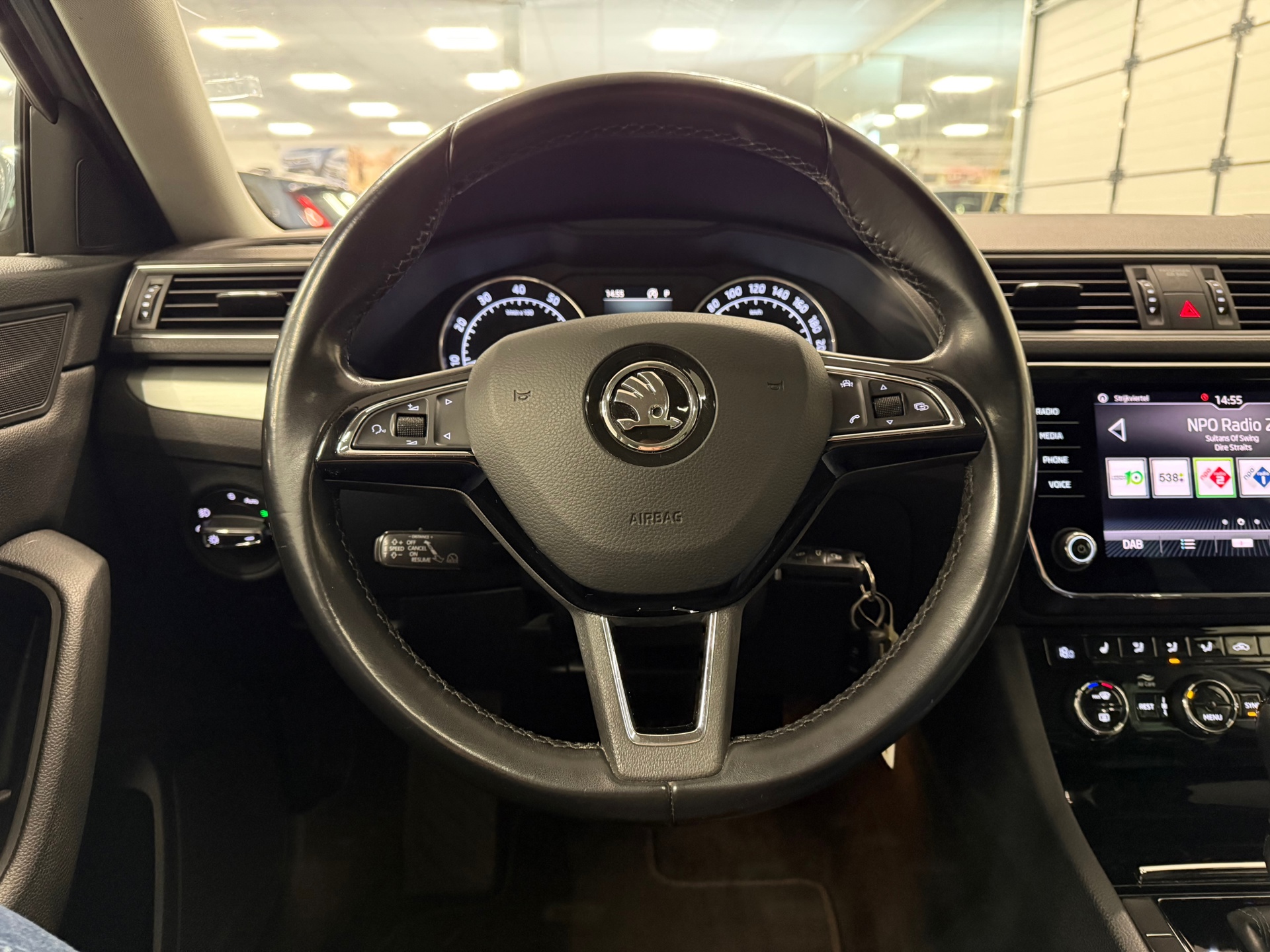 https://www.autokooy.nl//xml/images/45343878-13.JPG