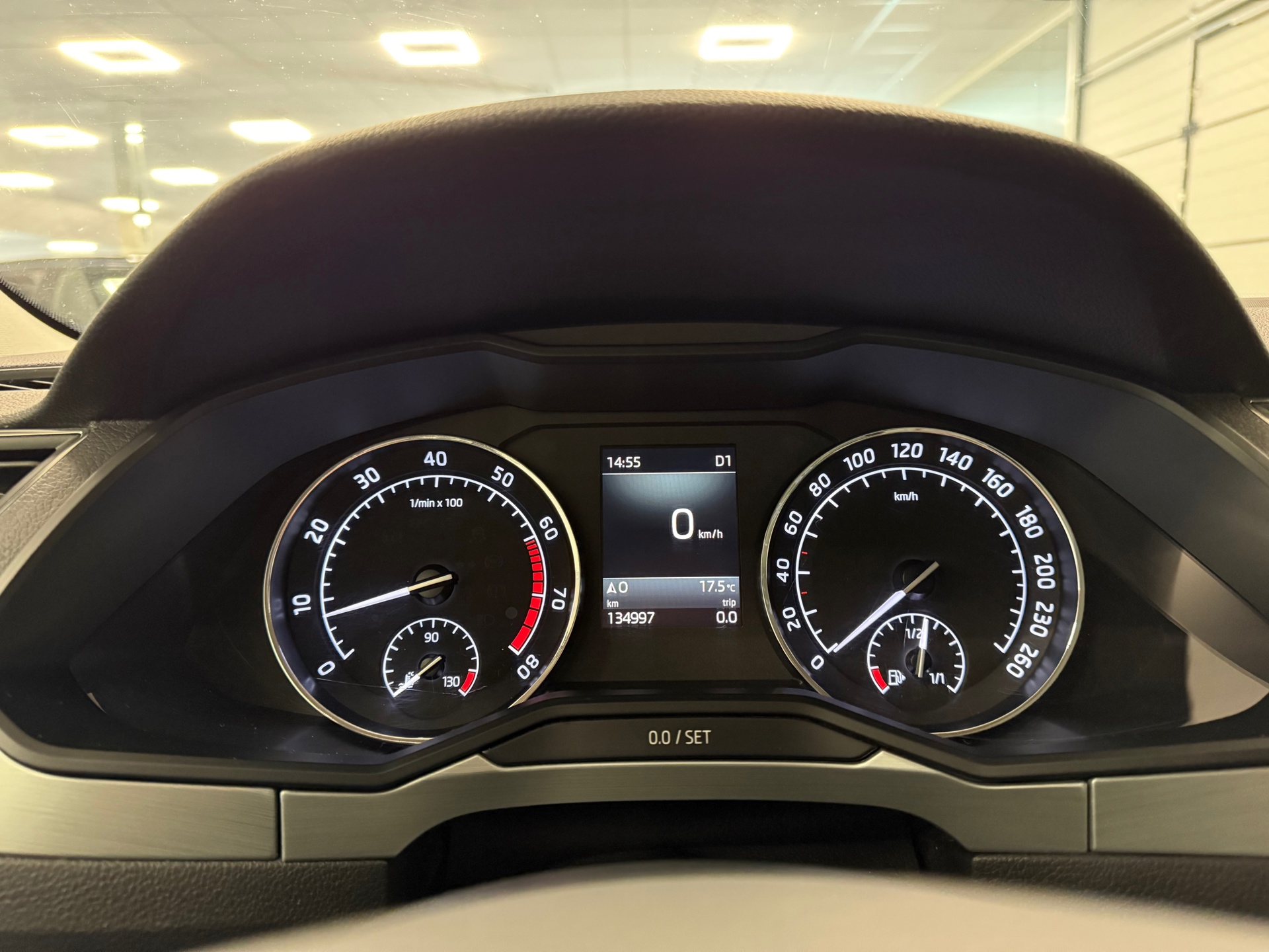 https://www.autokooy.nl//xml/images/45343878-14.JPG