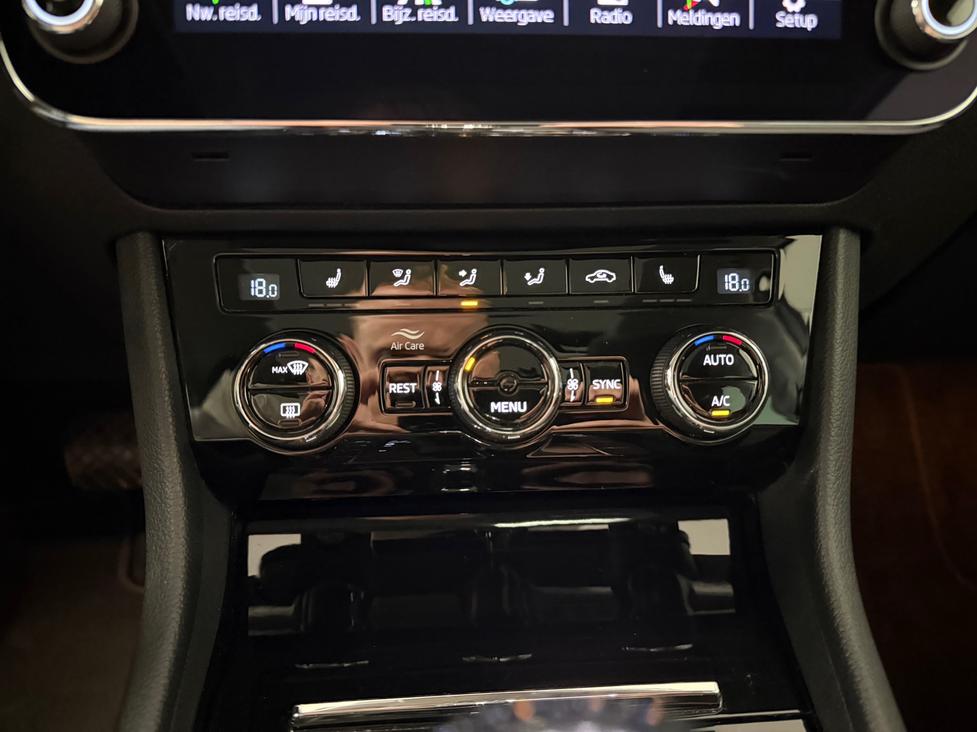 https://www.autokooy.nl//xml/images/45343878-18.JPG