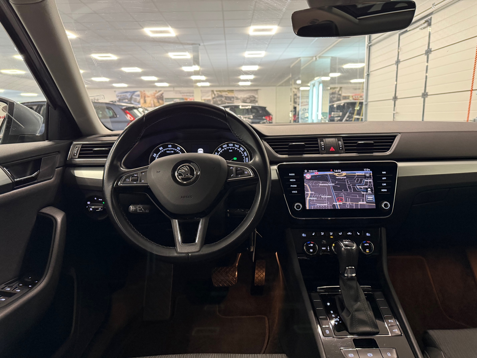 https://www.autokooy.nl//xml/images/45343878-20.JPG