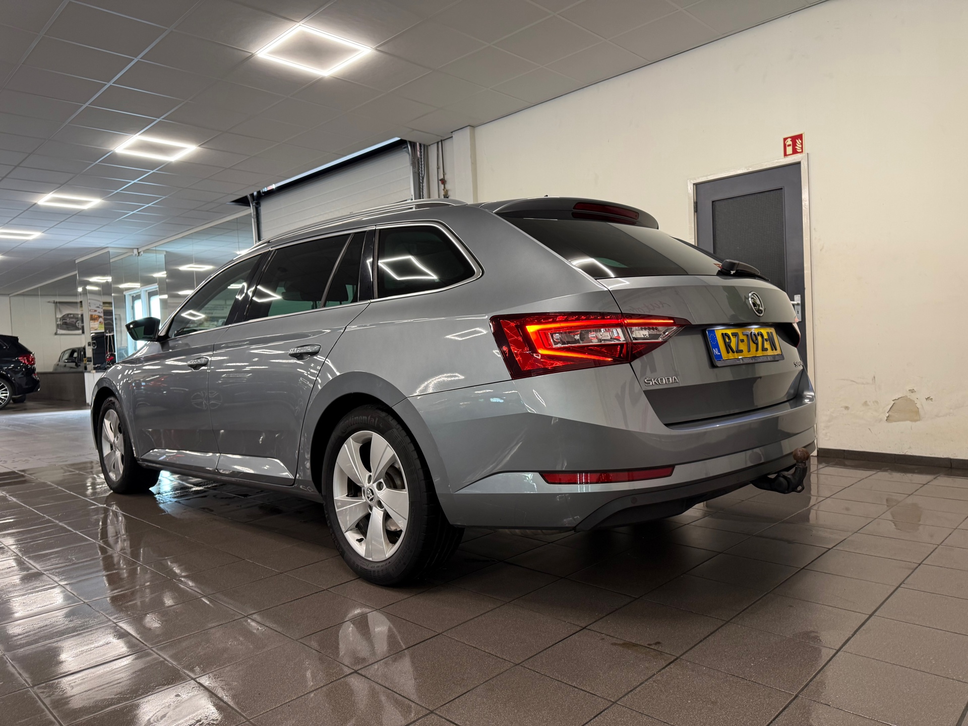 https://www.autokooy.nl//xml/images/45343878-3.JPG