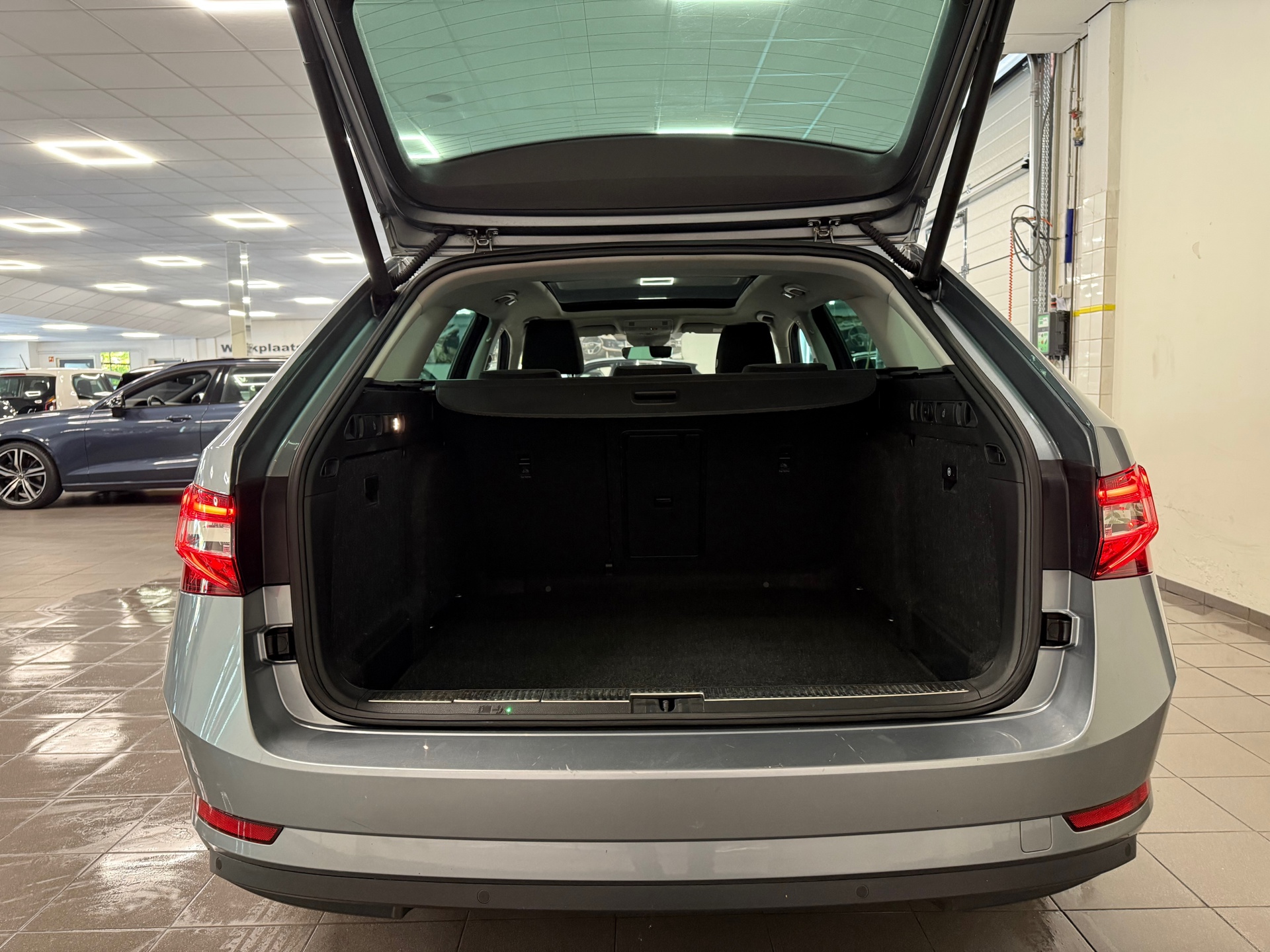 https://www.autokooy.nl//xml/images/45343878-5.JPG
