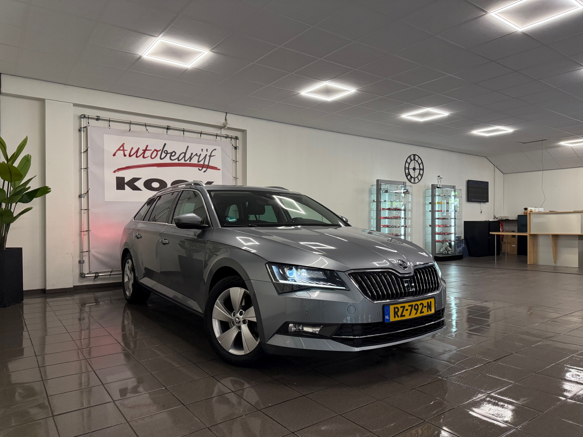 https://www.autokooy.nl//xml/images/45343878-8.JPG