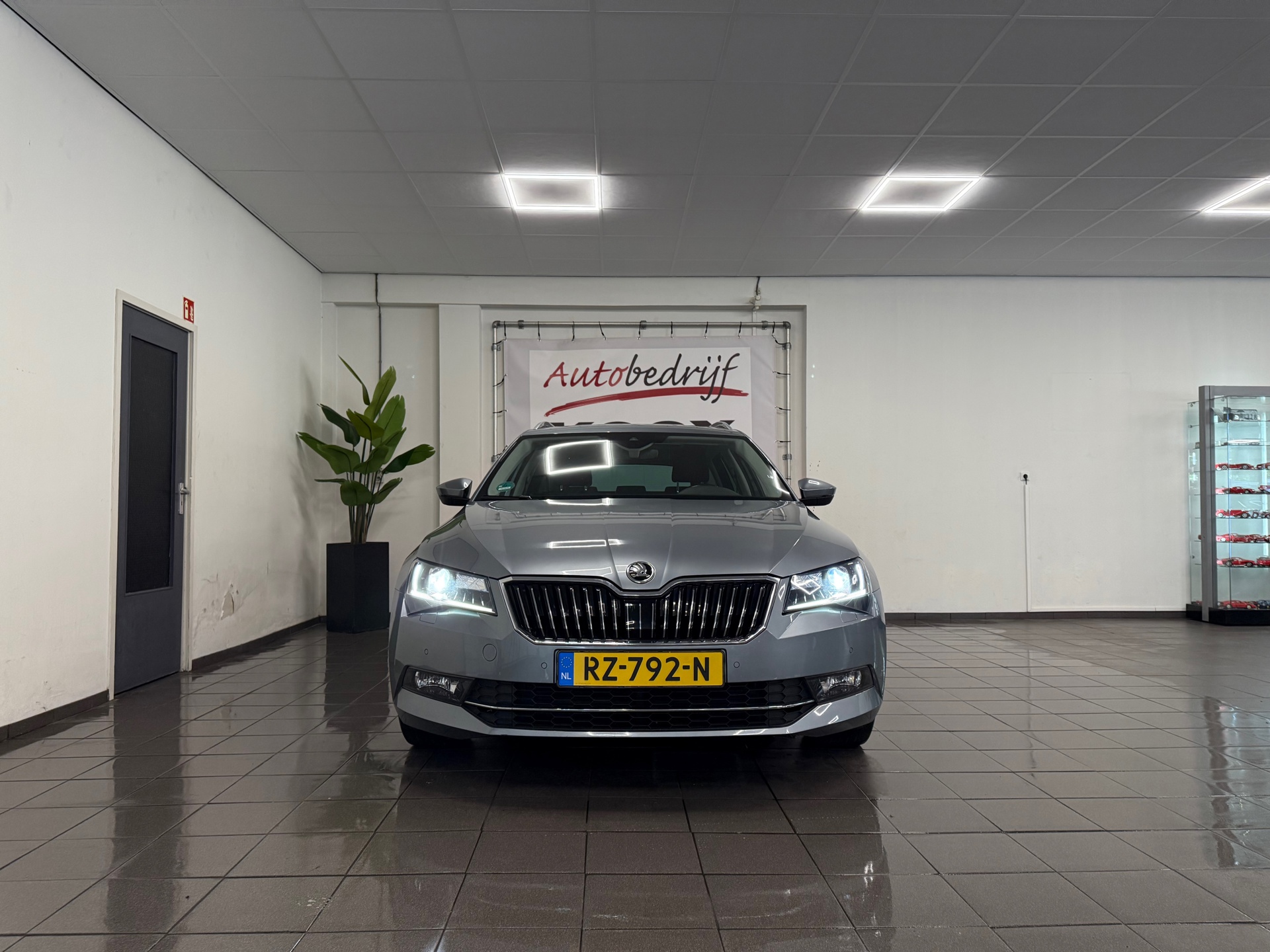 https://www.autokooy.nl//xml/images/45343878-9.JPG