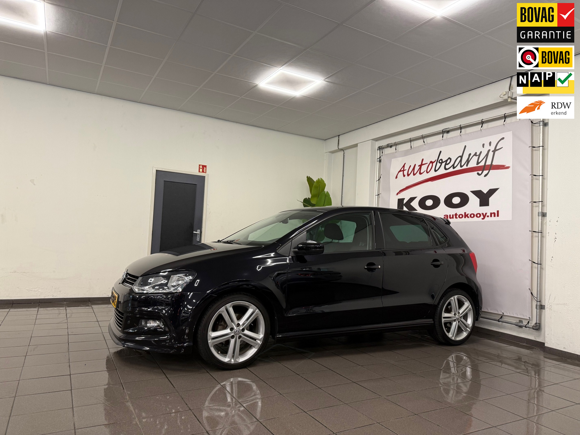 Volkswagen Polo 1.2 TSI R-Line * 1e Eig / Navigatie / 17" LM Velgen / NL Auto *