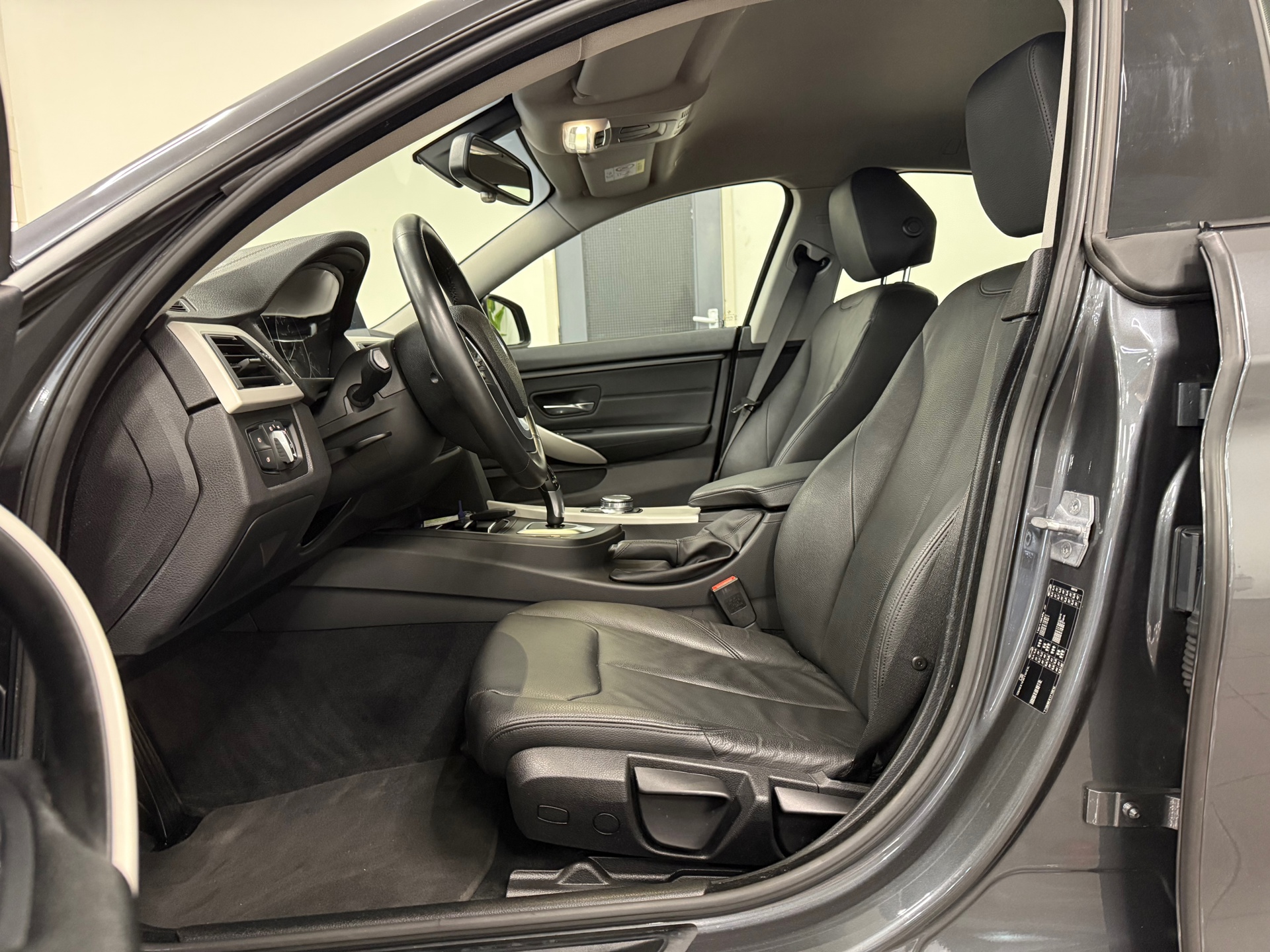 https://www.autokooy.nl//xml/images/45414017-13.JPG